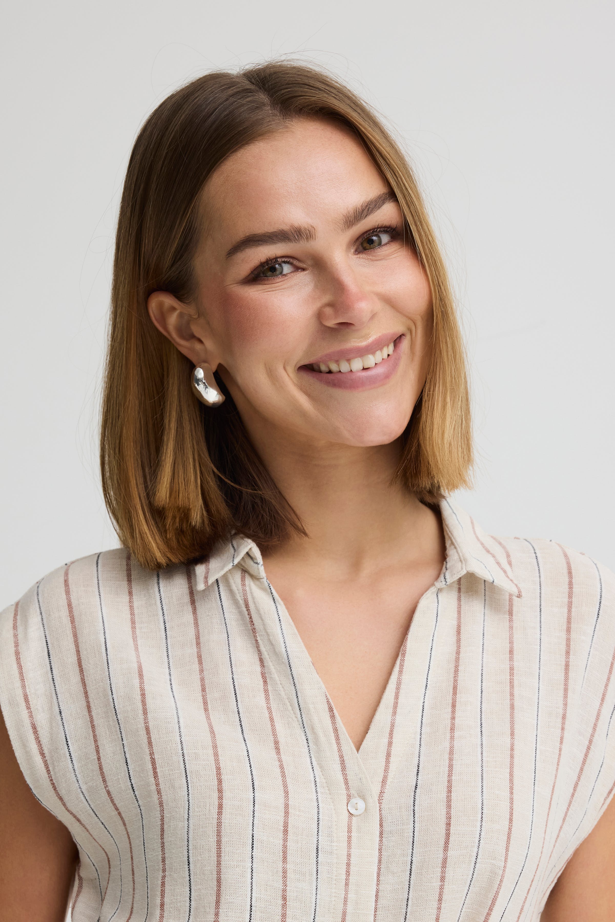 IHLINNO Kleid LOOKBOOK DETAIL 20122928-900005560