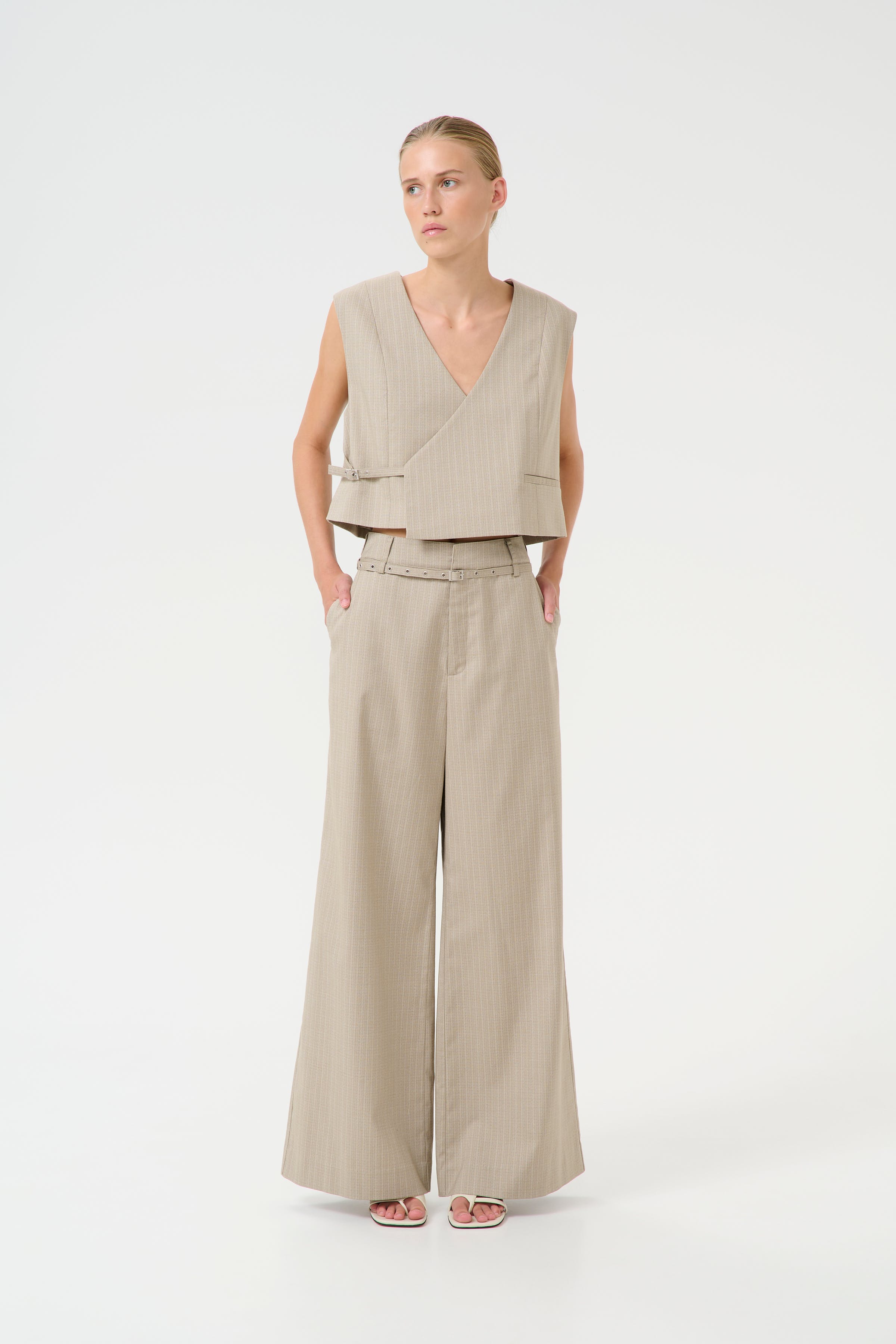 GZtiff Byxor LOOKBOOK FRONT 10910172-107659