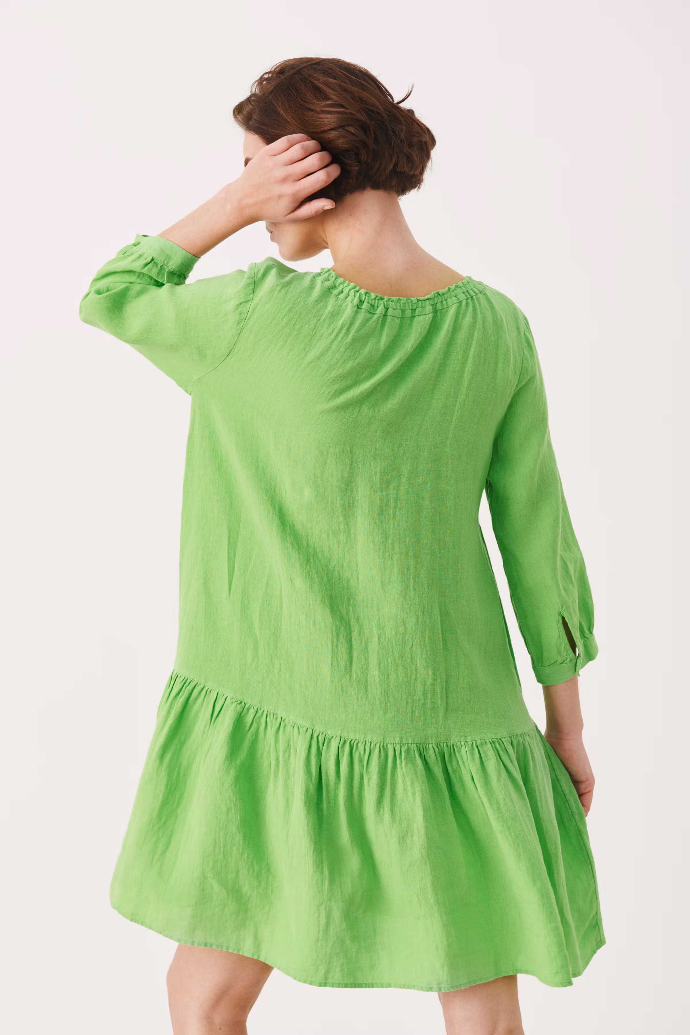 ChaniaPW Linen Dress LOOKBOOK BACK 30305175-156437
