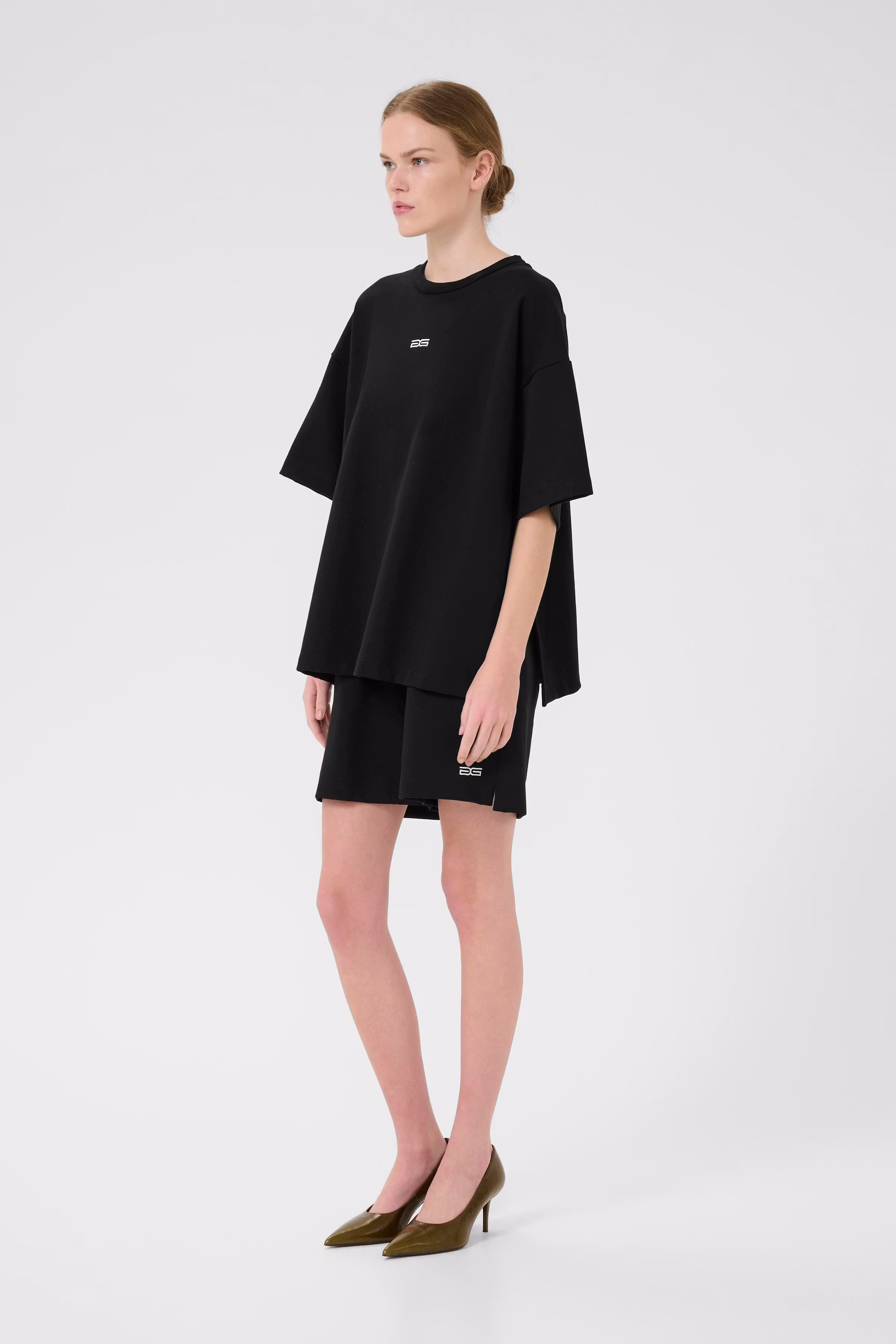 GZimina Shorts LOOKBOOK FRONT 10910317-100017