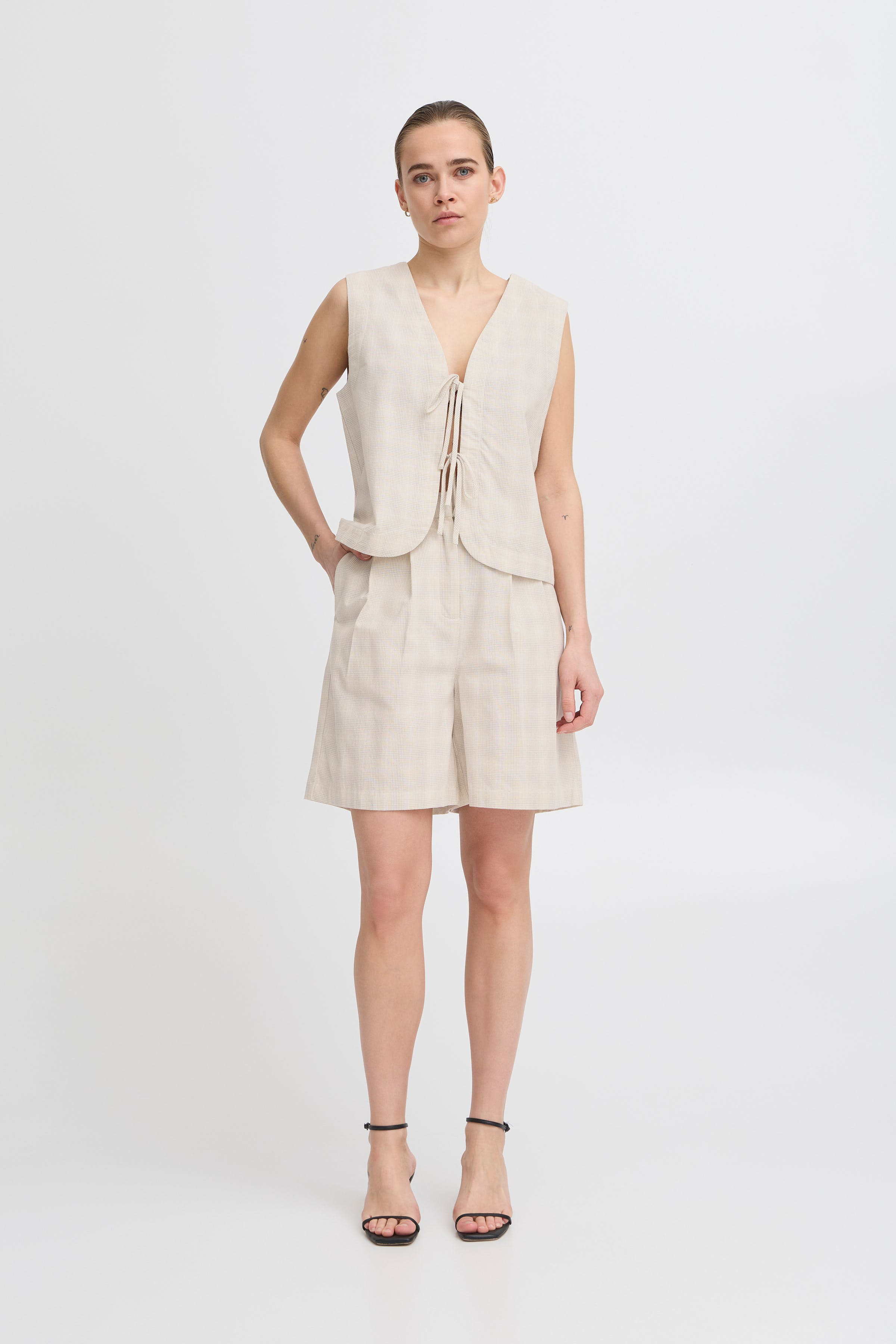 IHSAFFRON Shorts LOOKBOOK FRONT 20123218-130905