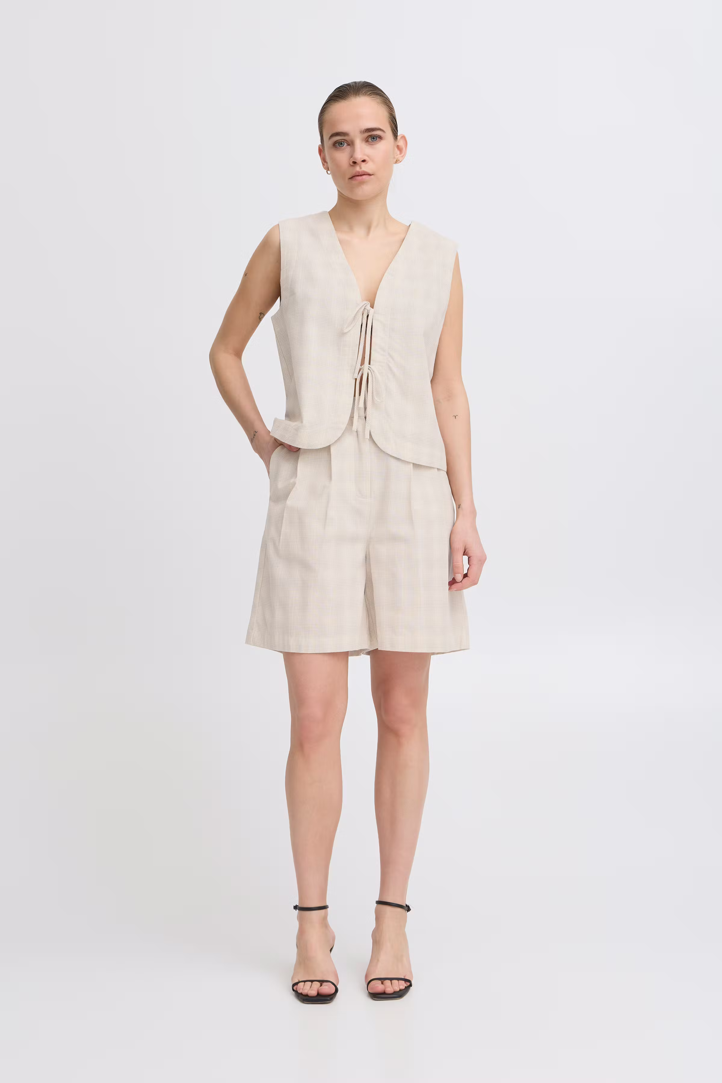 IHSAFFRON Shorts LOOKBOOK FRONT 20123218-130905