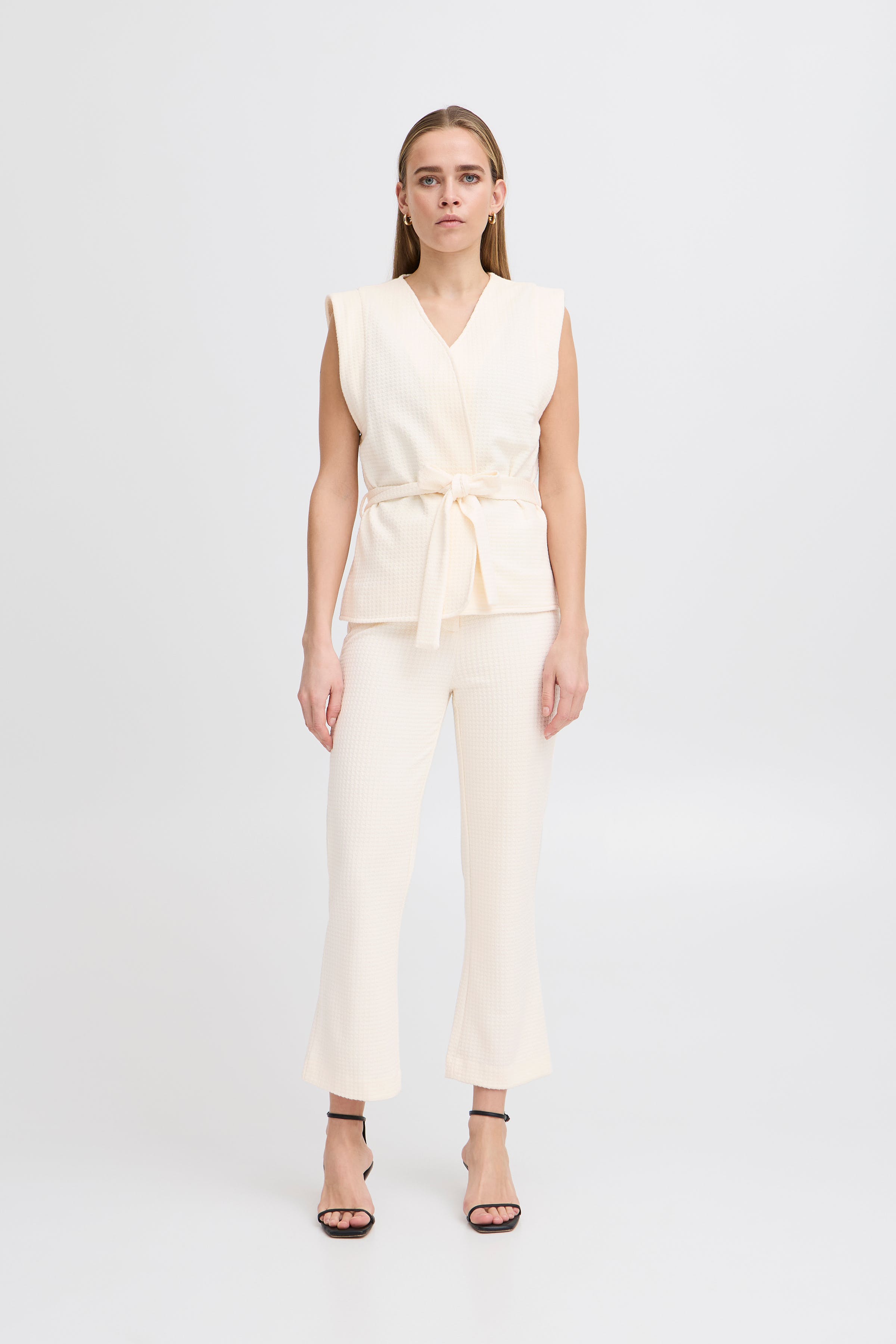 IHKATE PILLOU Vest LOOKBOOK FRONT 20123015-130905