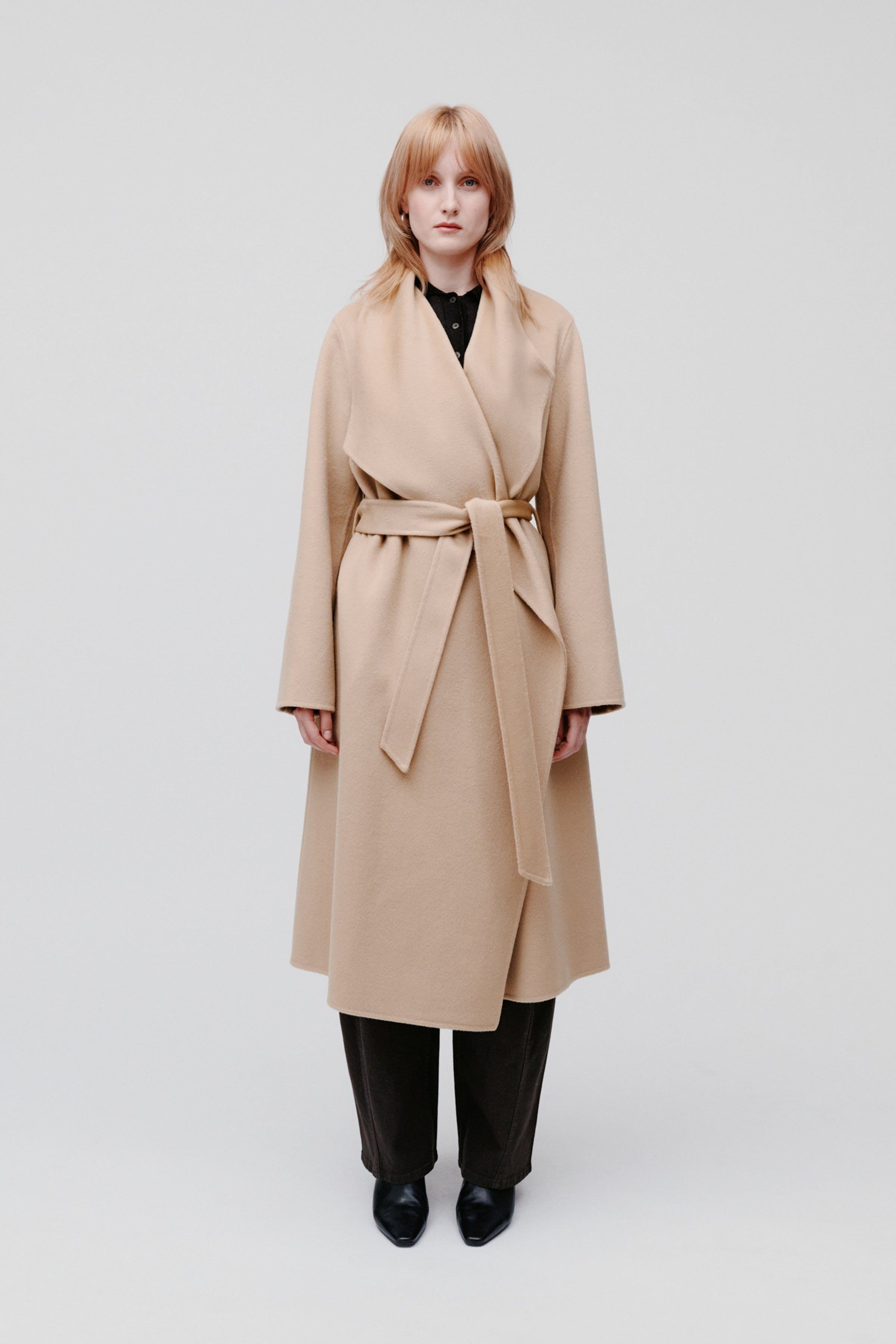 CARRIE ROSE Mantel LOOKBOOK FRONT 30600562-BE401