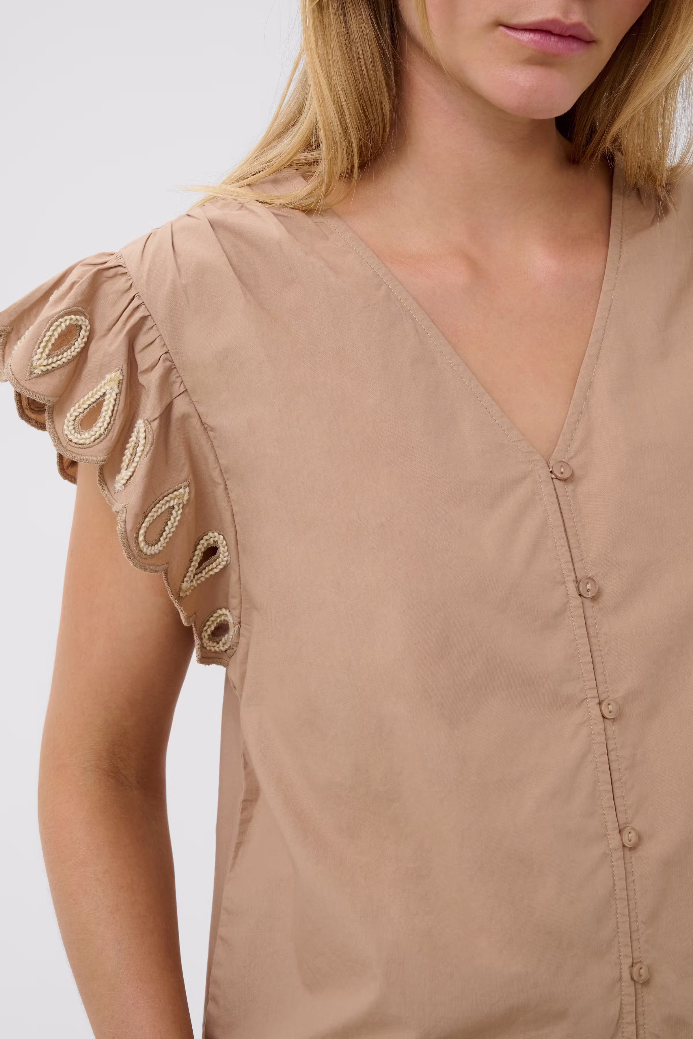 SLAmara Top LOOKBOOK DETAIL 30409329-171312