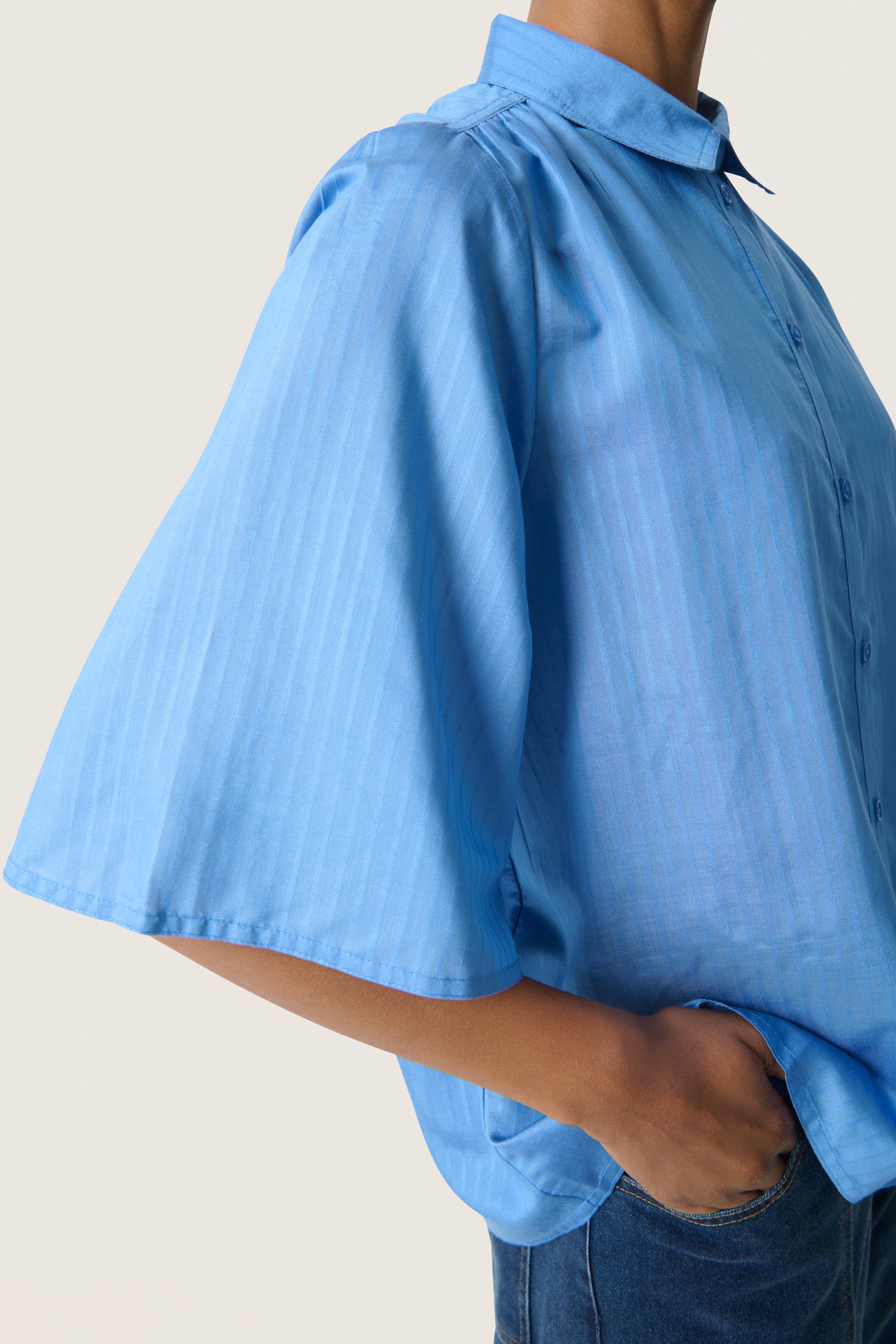 SLEmmy Shirt LOOKBOOK DETAIL 30408831-183937