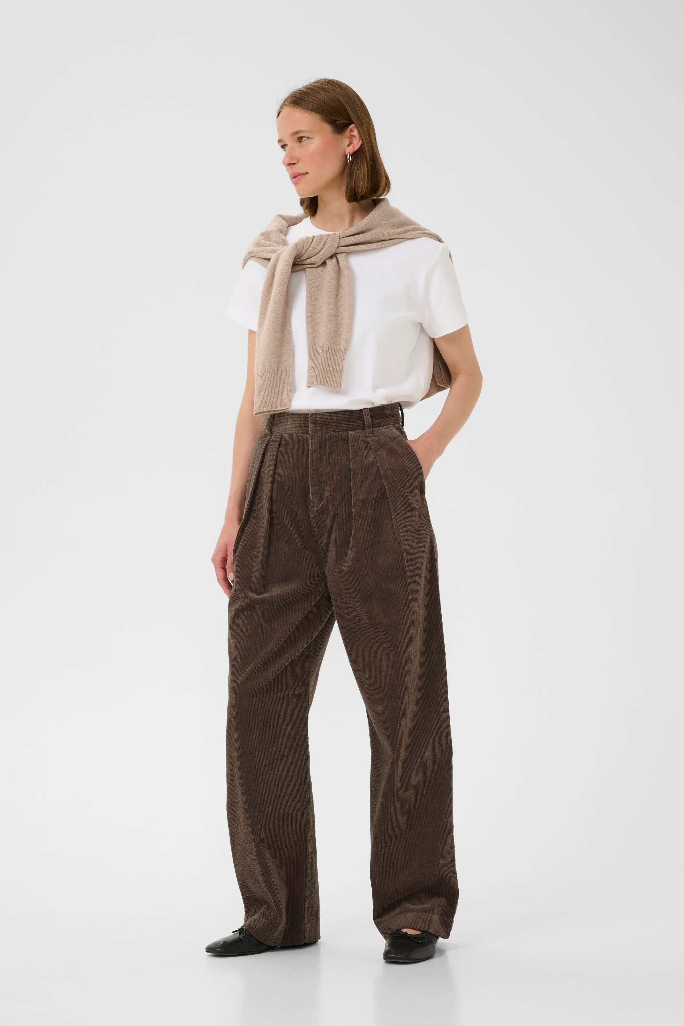ToriIW Wide Bukser LOOKBOOK FRONT 30109783-181304