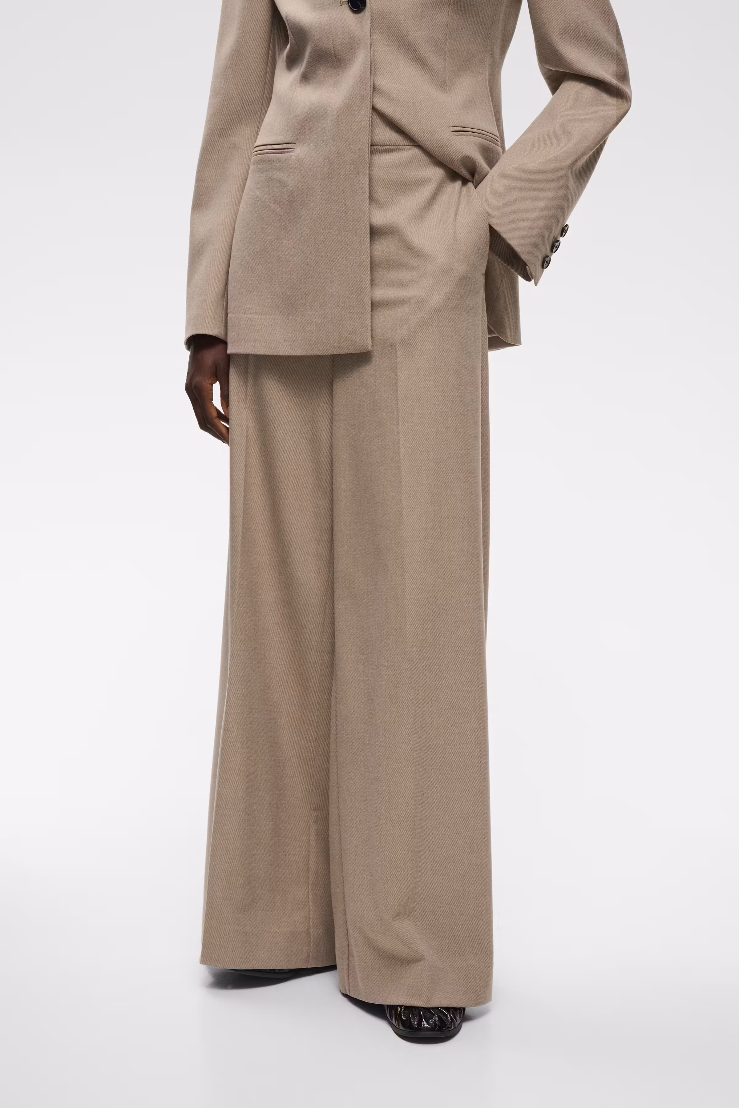CAPRIEIW Hose LOOKBOOK FRONT 30113091-1715061