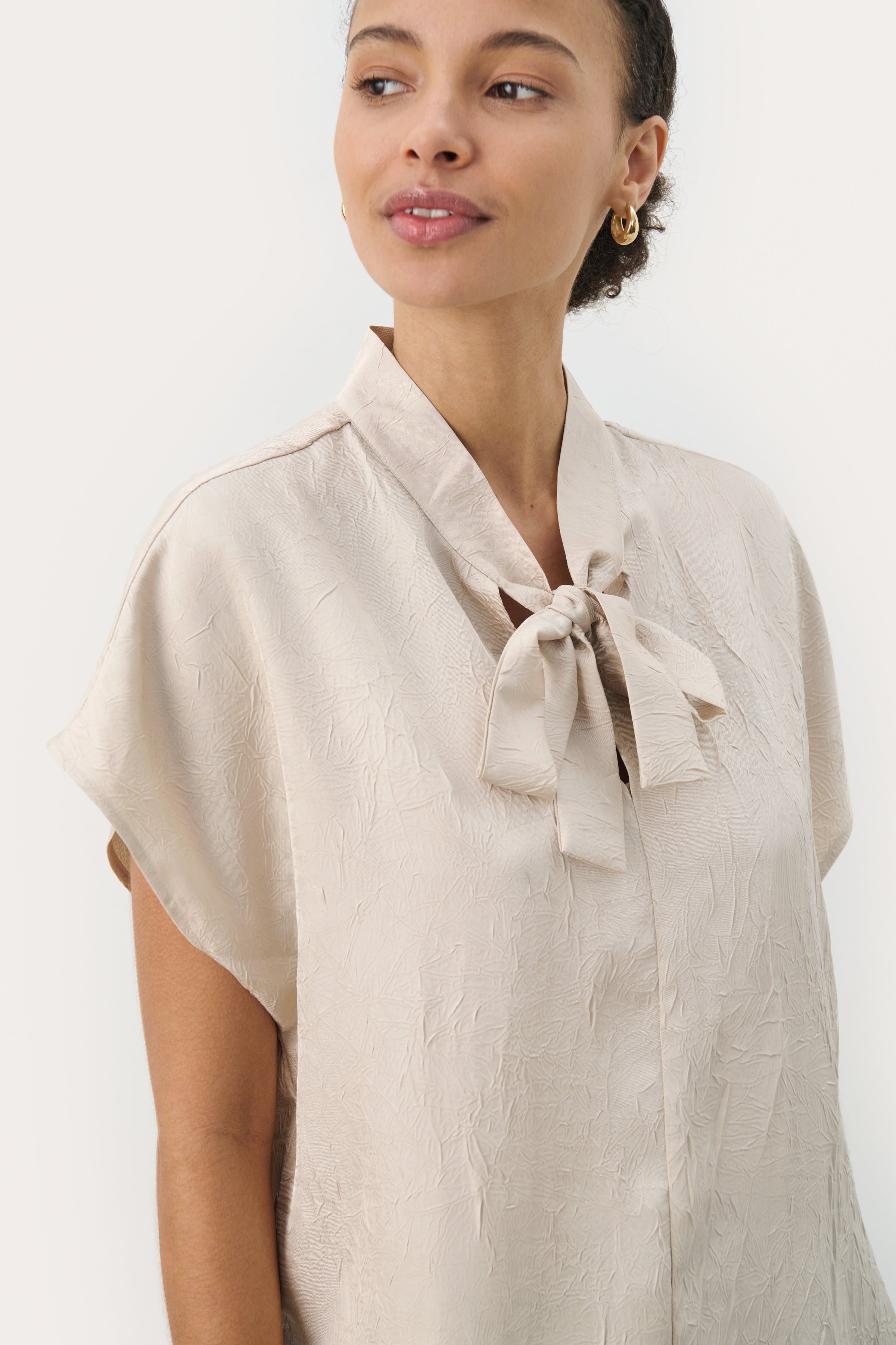 EstefaniaPW Short-sleeved blouse with a bow LOOKBOOK DETAIL 30308490-130400