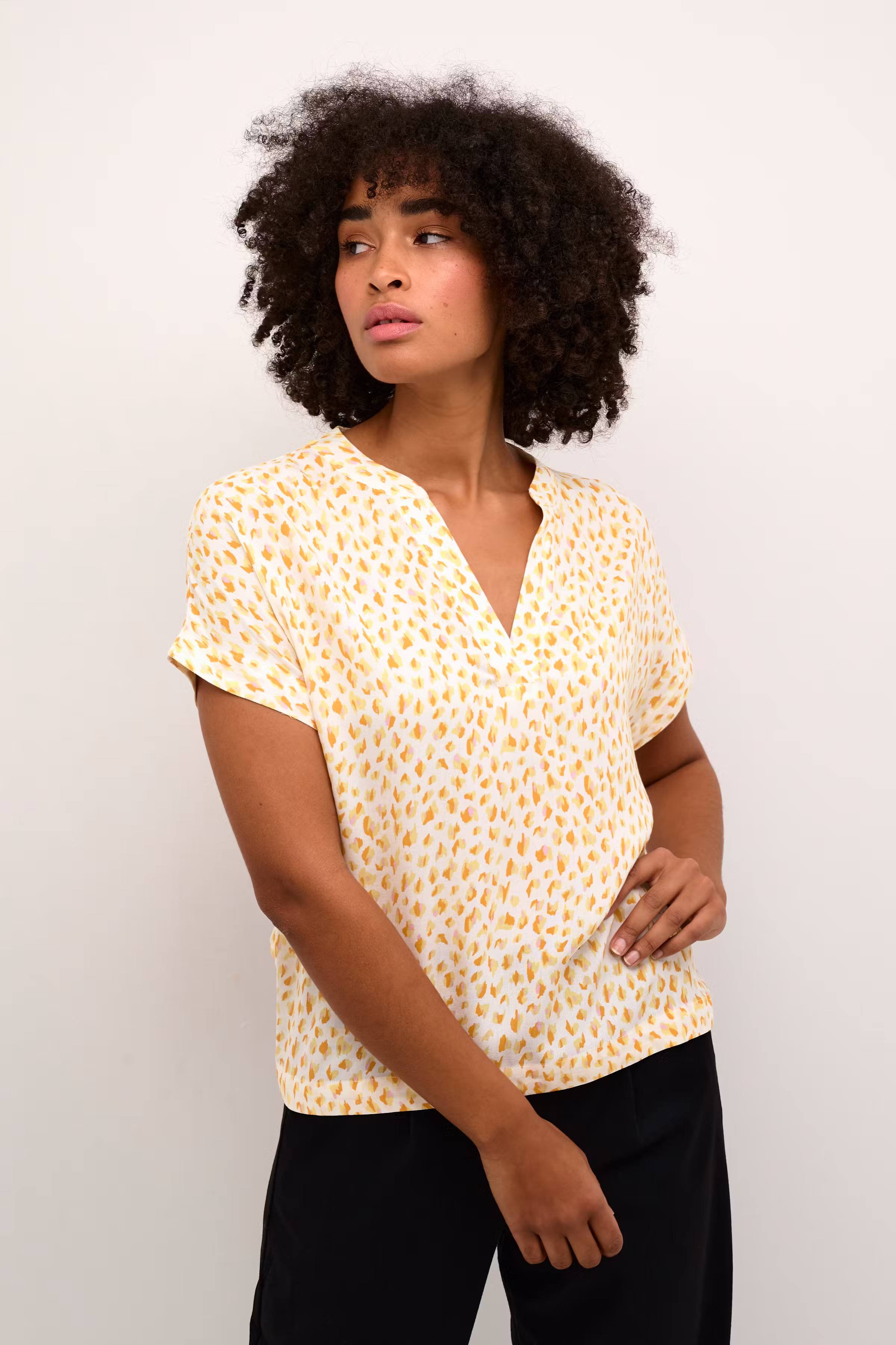 KAano Blouse LOOKBOOK FRONT 10506568-103451