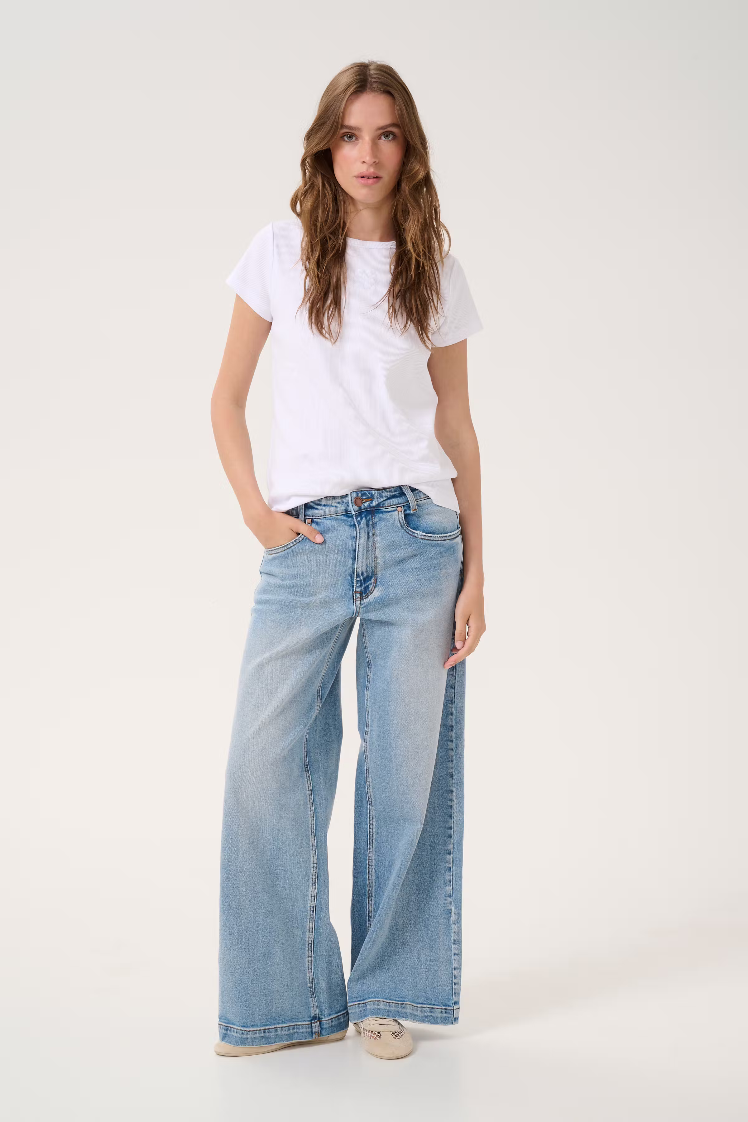 DangoMW Wide jeans LOOKBOOK FRONT 10705208-100046