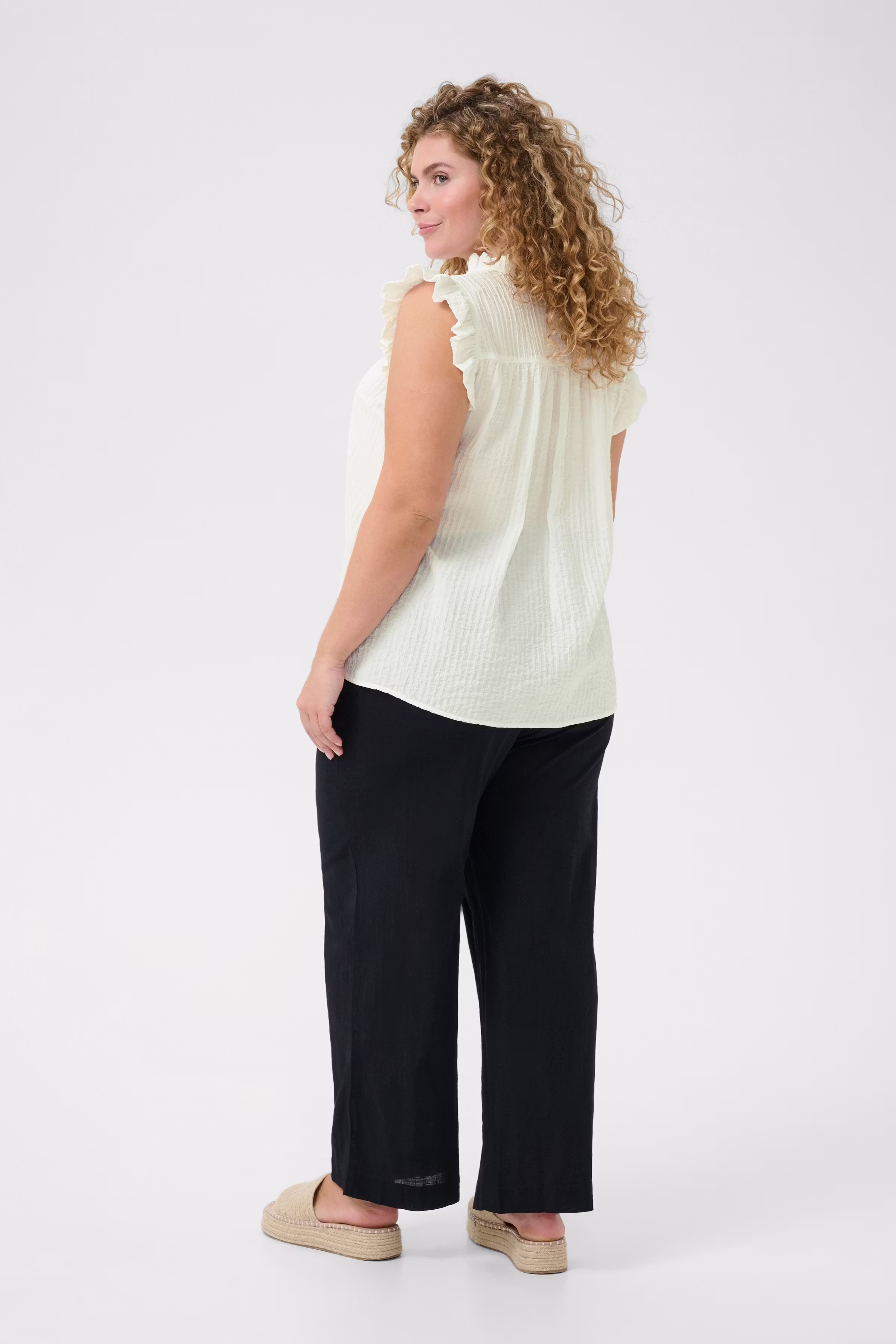 KClyana Blouse LOOKBOOK BACK 10583215-110602