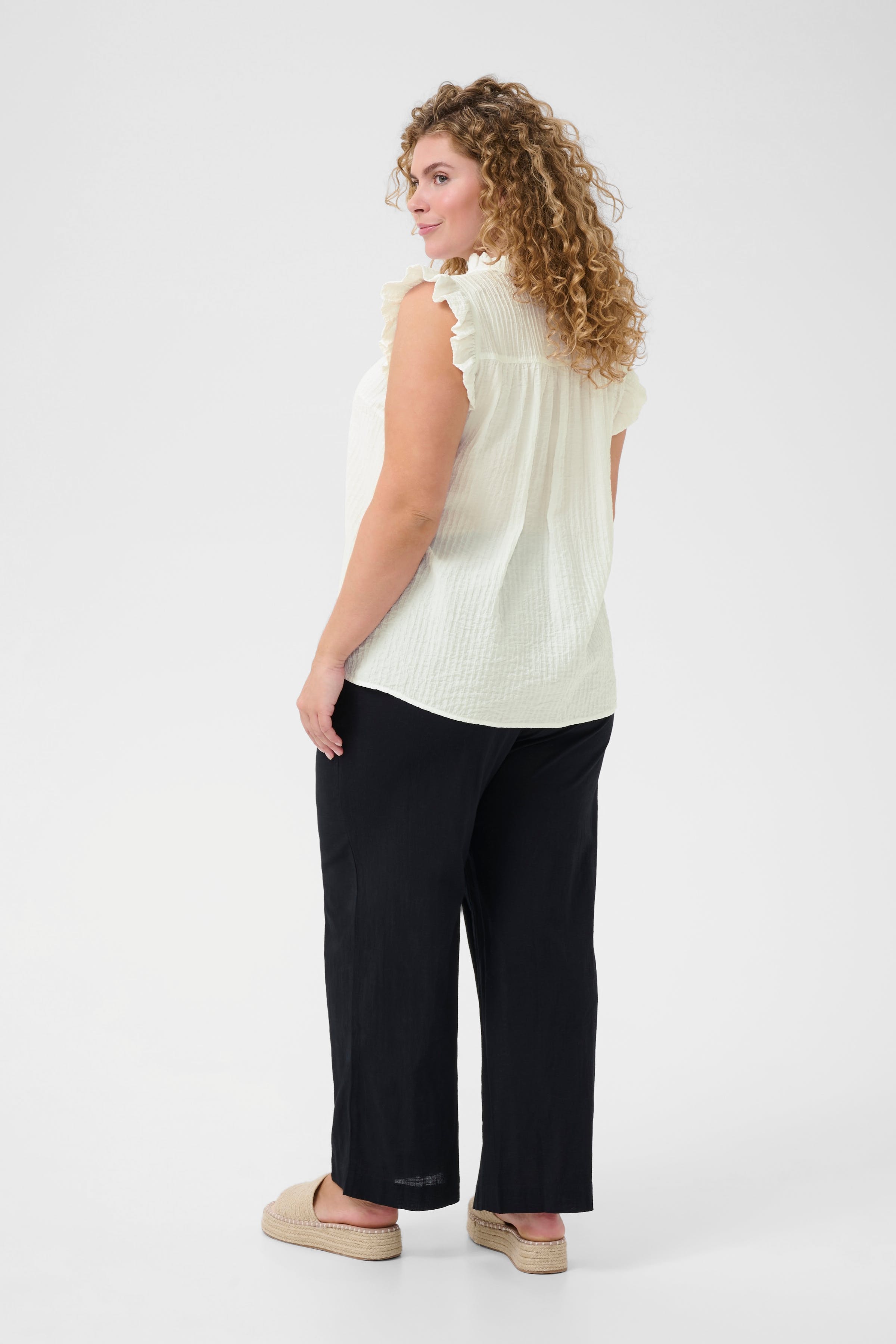 KClyana Blouse LOOKBOOK BACK 10583215-110602