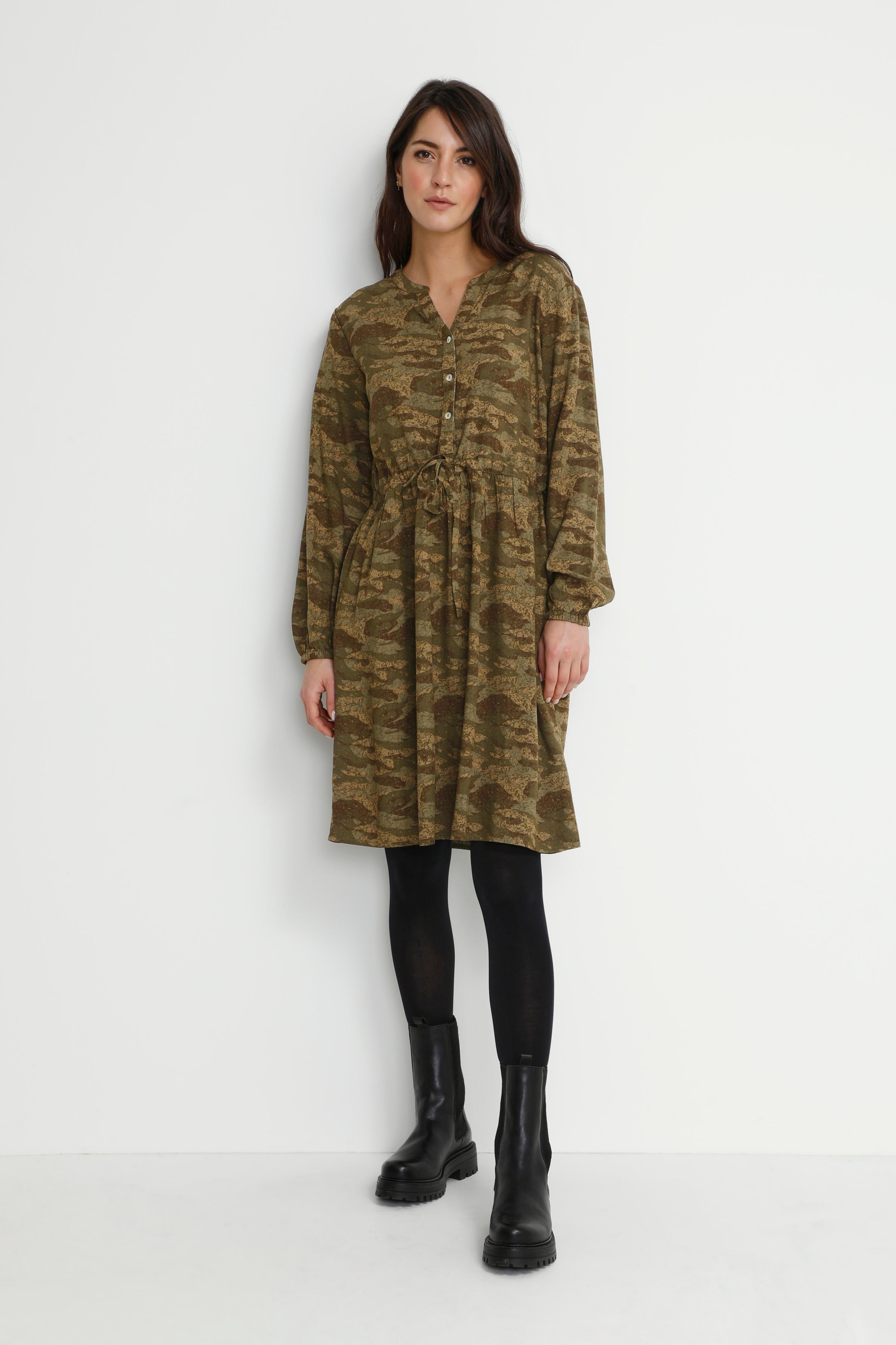 CRVimma Kleid LOOKBOOK FRONT 10610671-103391