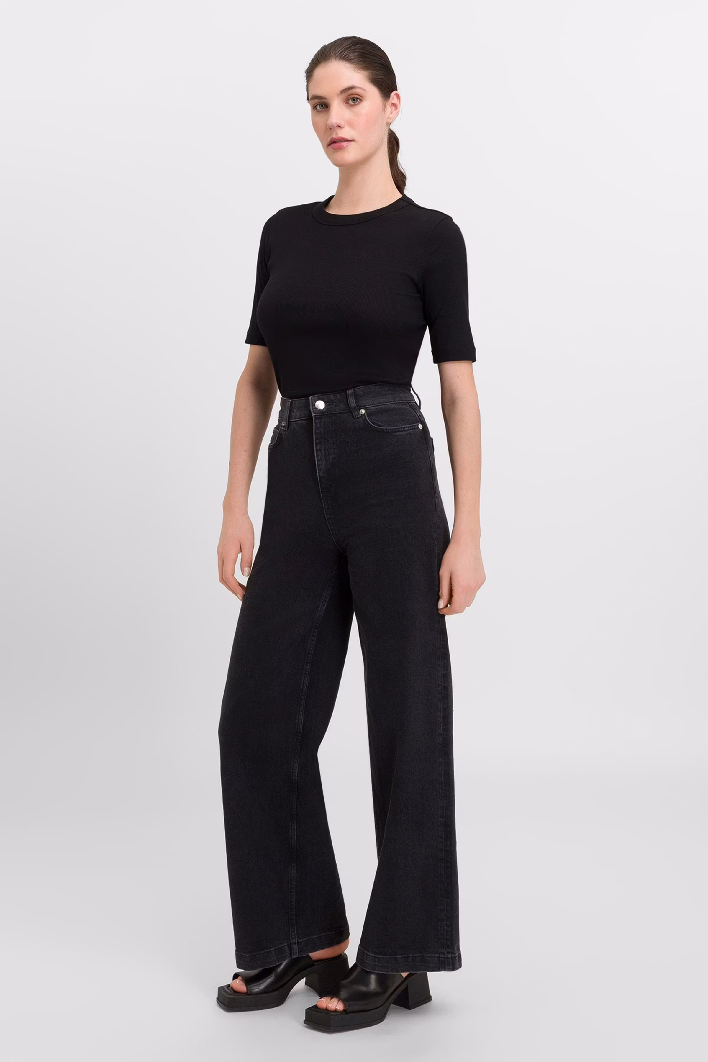 KRISTIN Top LOOKBOOK FRONT 30600546-BK999