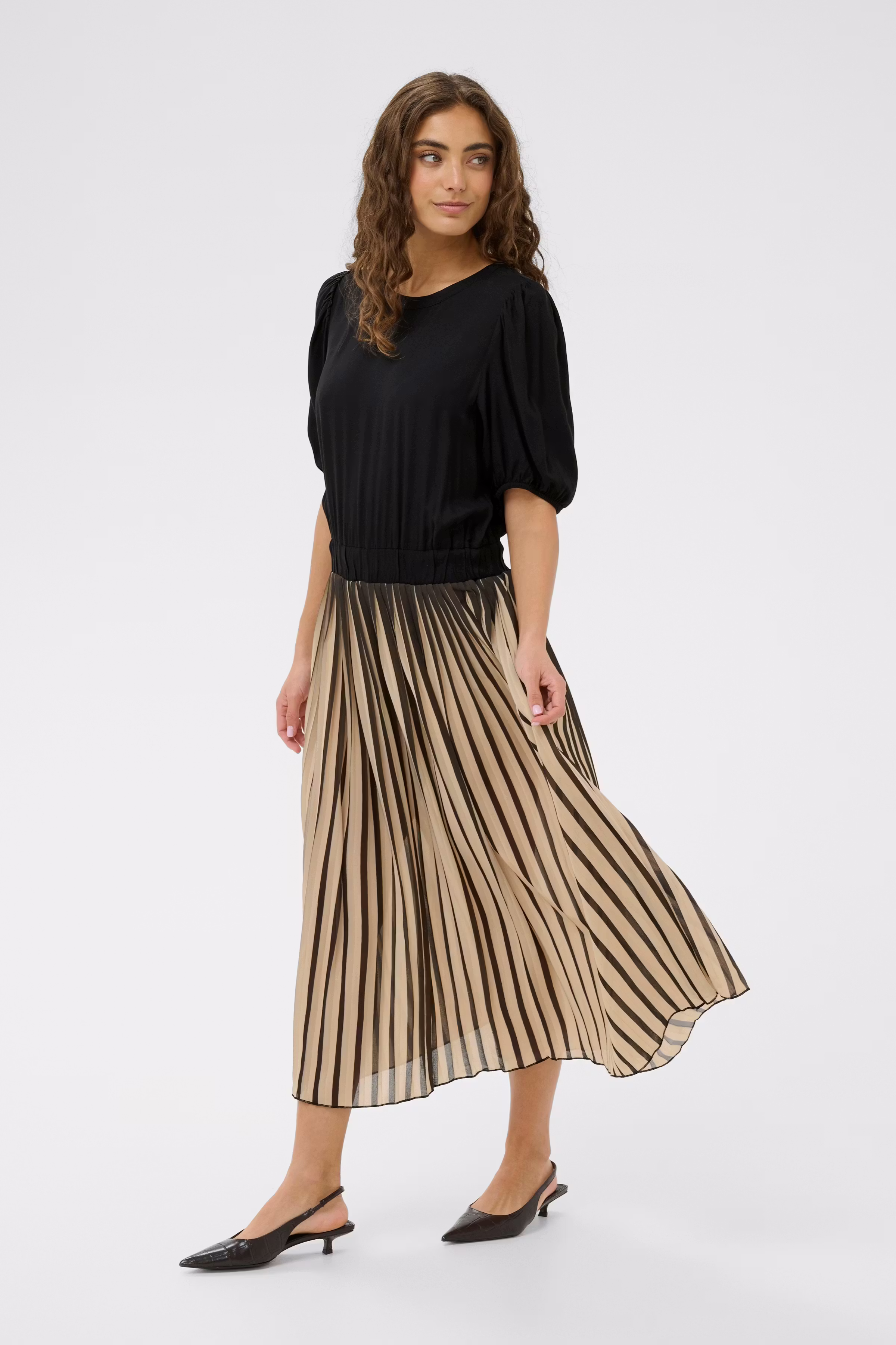 CUcarly Dress with pleats LOOKBOOK FRONT 50110993-500012