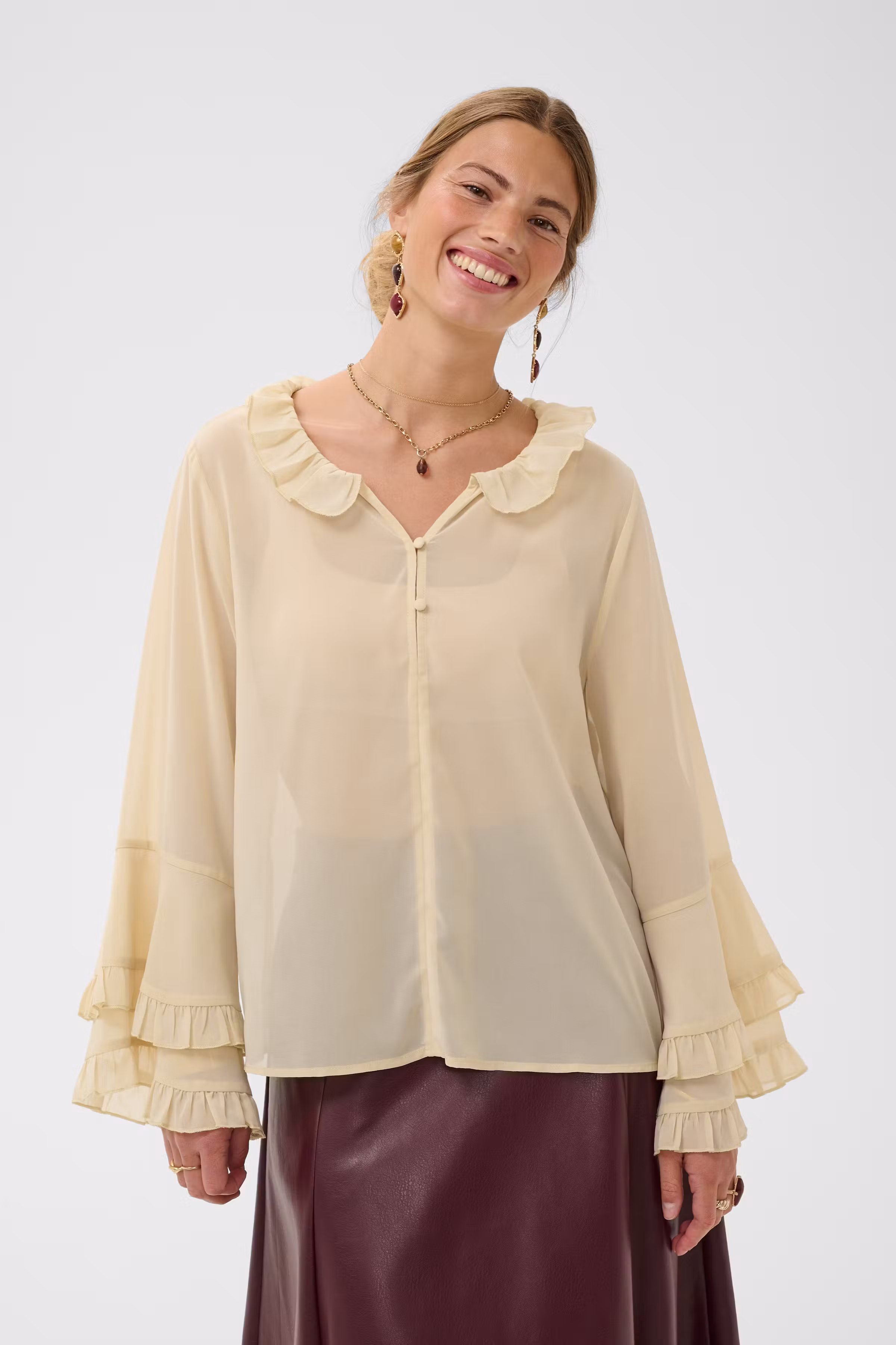 CRFlouncy Bluse LOOKBOOK FRONT 10615646-130401