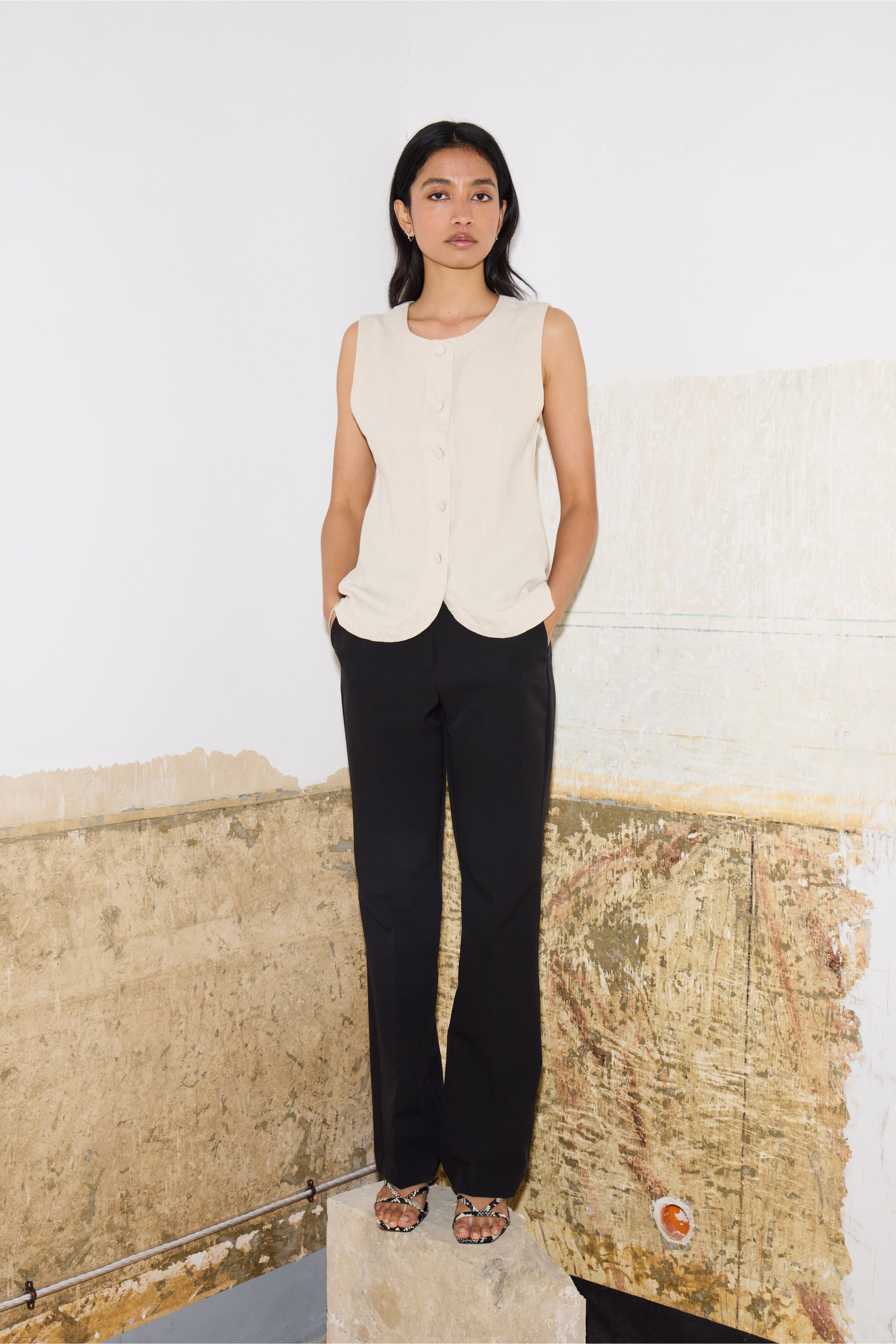 IHLINNO Waistcoat LOCATION NONE 20122914-204424