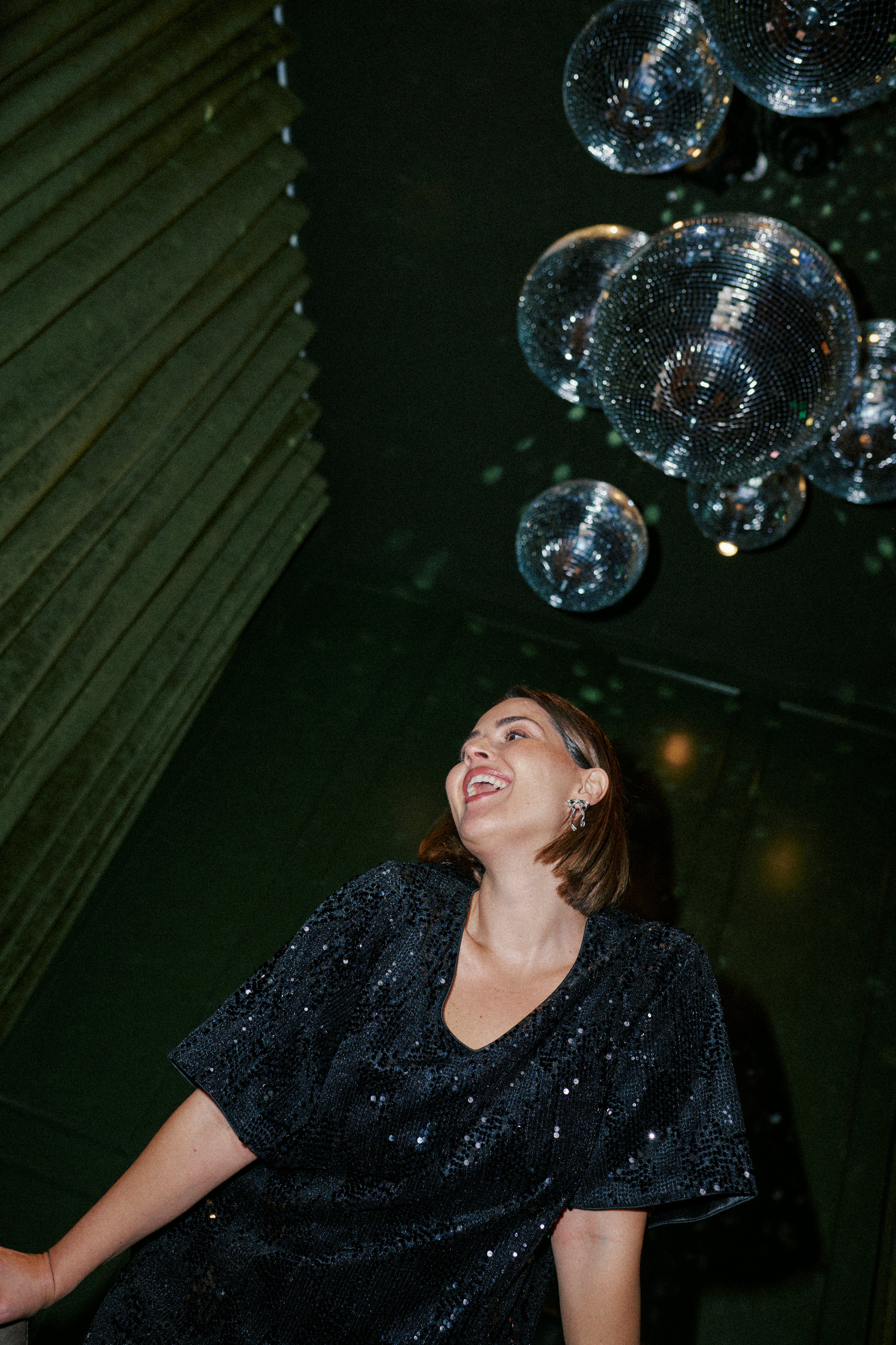 KCnicoleen Sequin T-shirt LOCATION NONE 10582727-100121