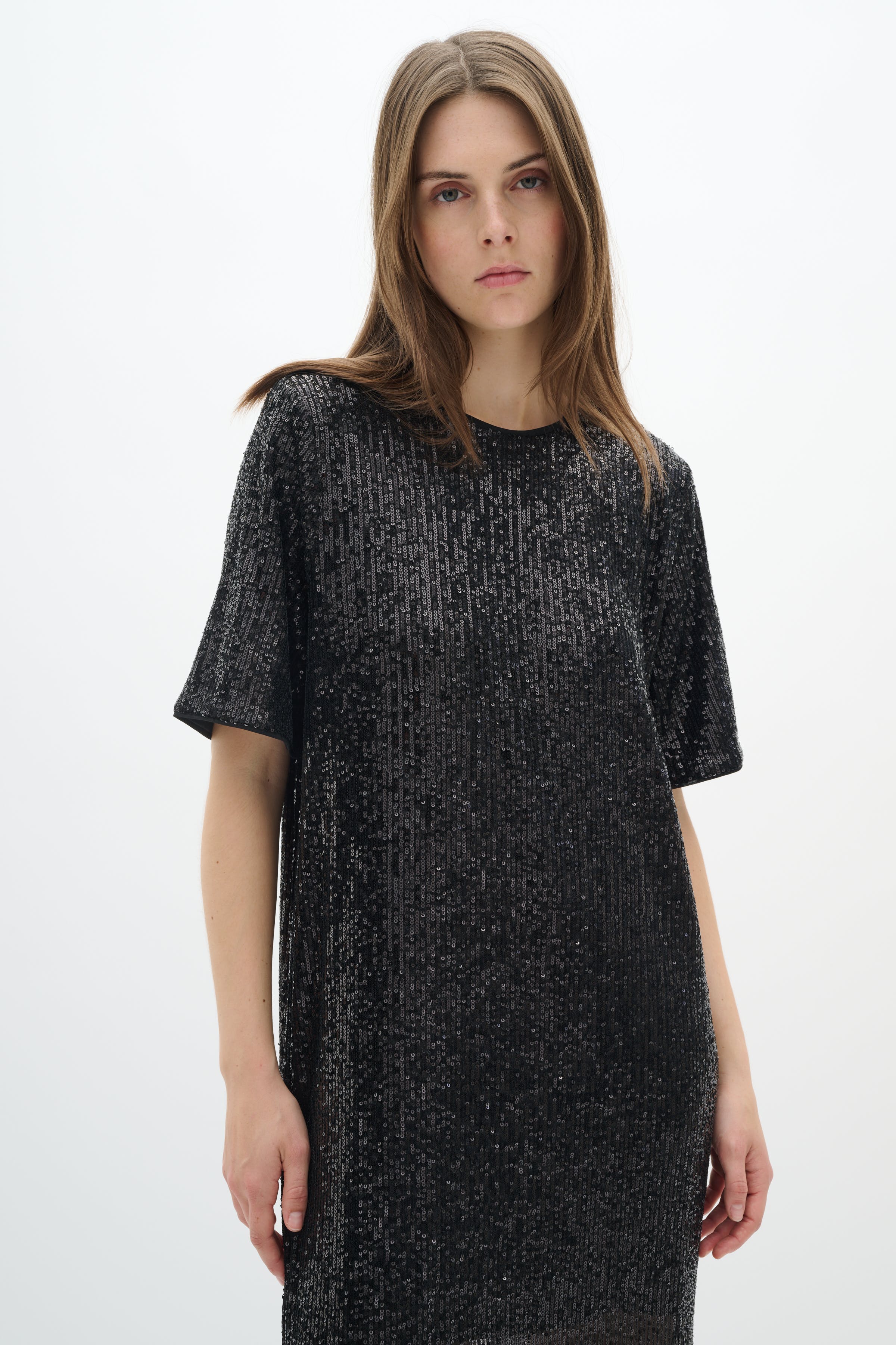 BarbaraIW Paljett Klänning LOOKBOOK FRONT 30109898-194008