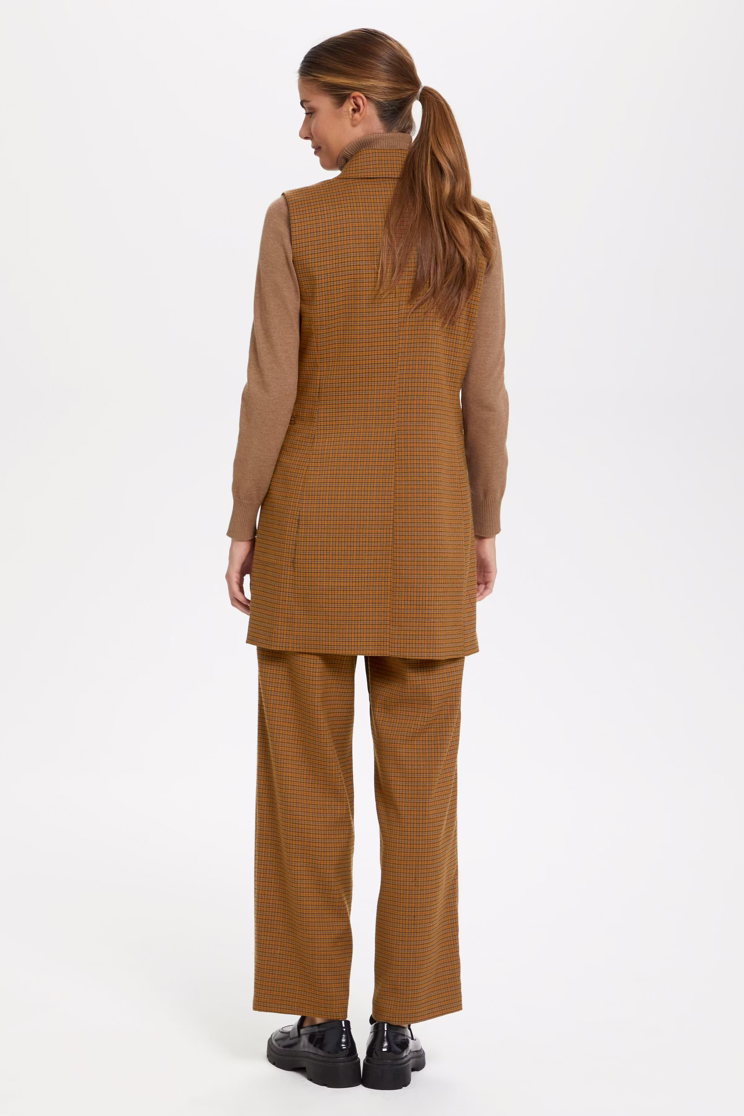 KisSZ Vest

 LOOKBOOK BACK 30511657-190912