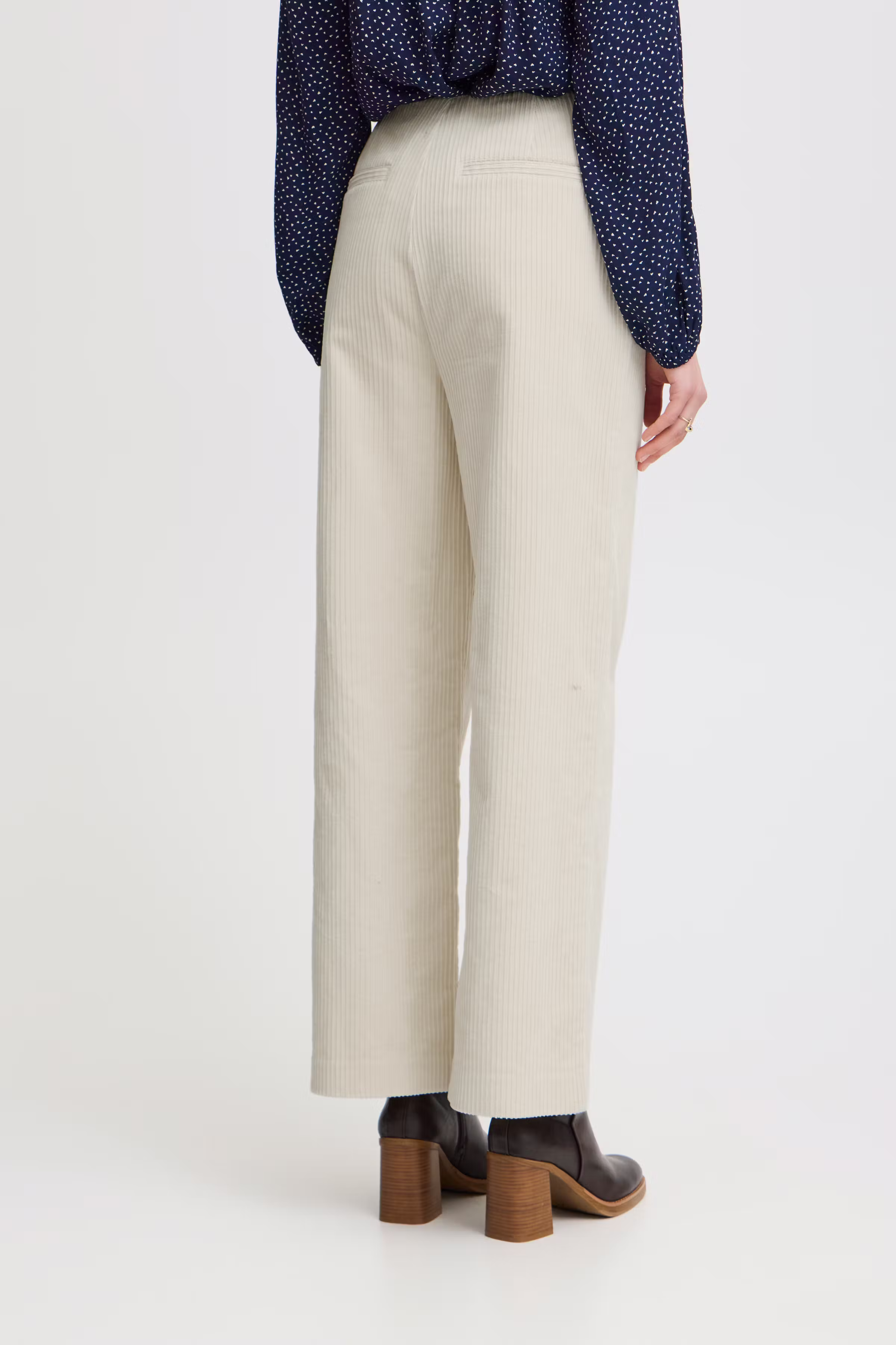 IRLESSI Hose LOOKBOOK BACK 20121136-130905