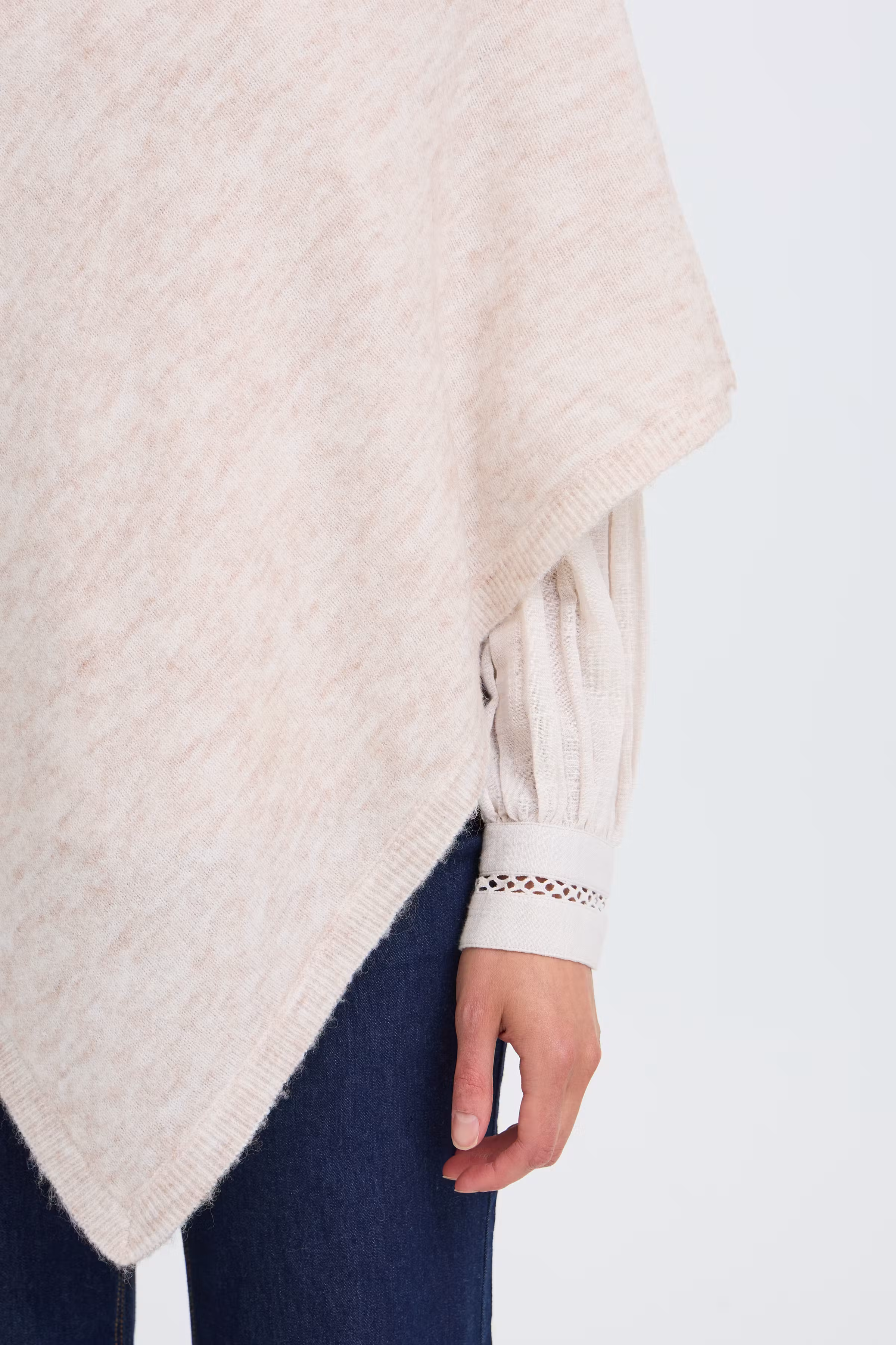 FRSANNY Poncho LOOKBOOK DETAIL 20615041-1304011