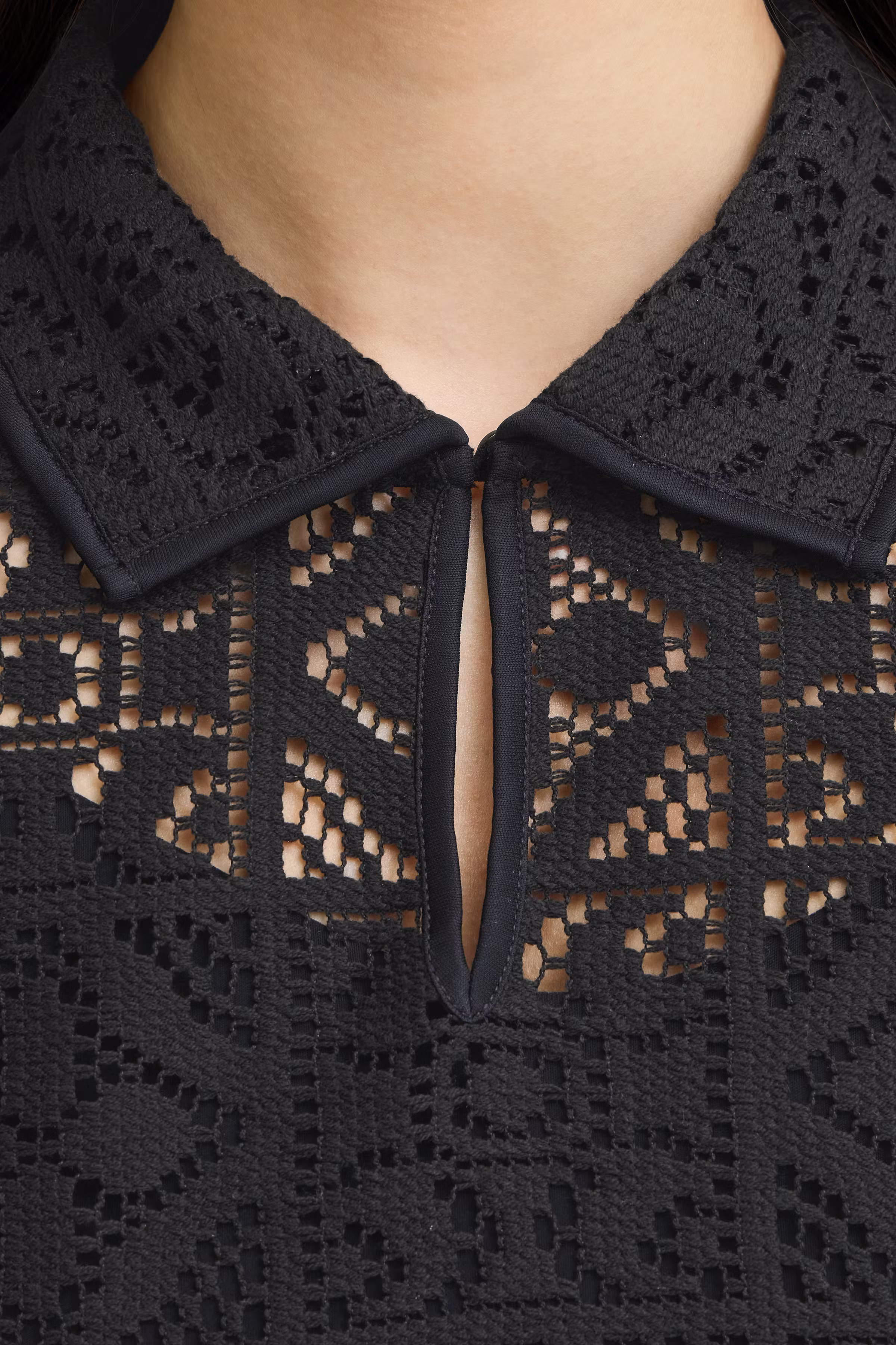 IHNAIMA T-shirt LOOKBOOK DETAIL 20125459-194008