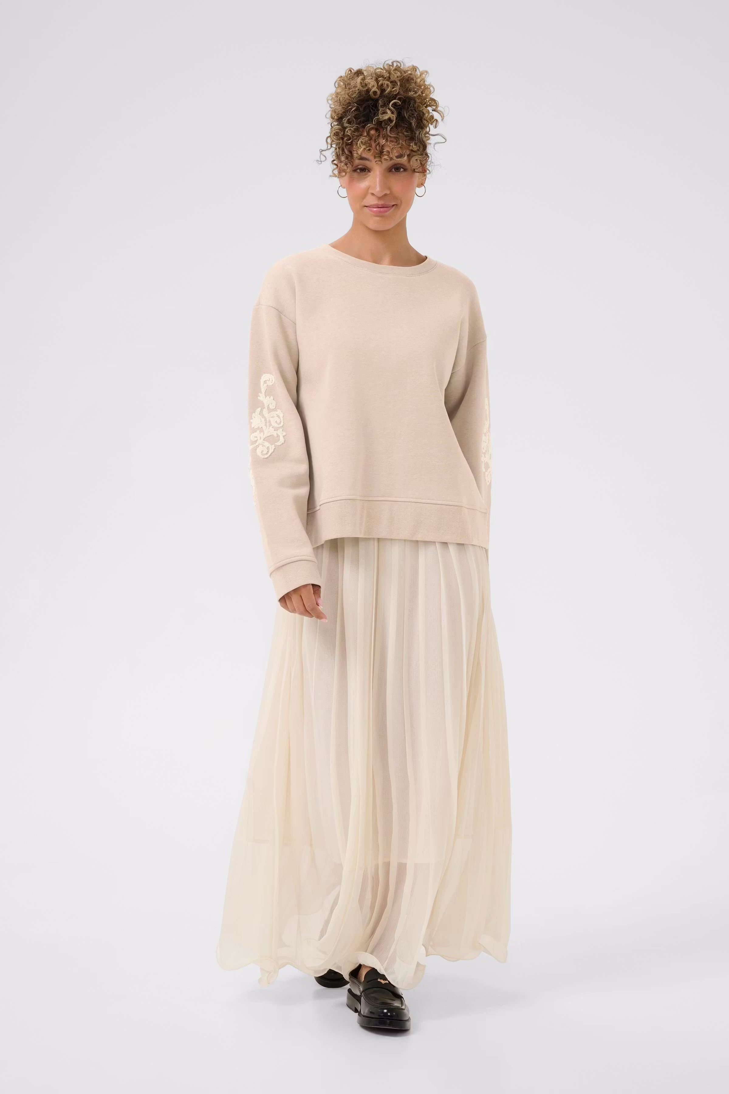 CRHella Sweatshirt LOOKBOOK FRONT 10614509-1613051