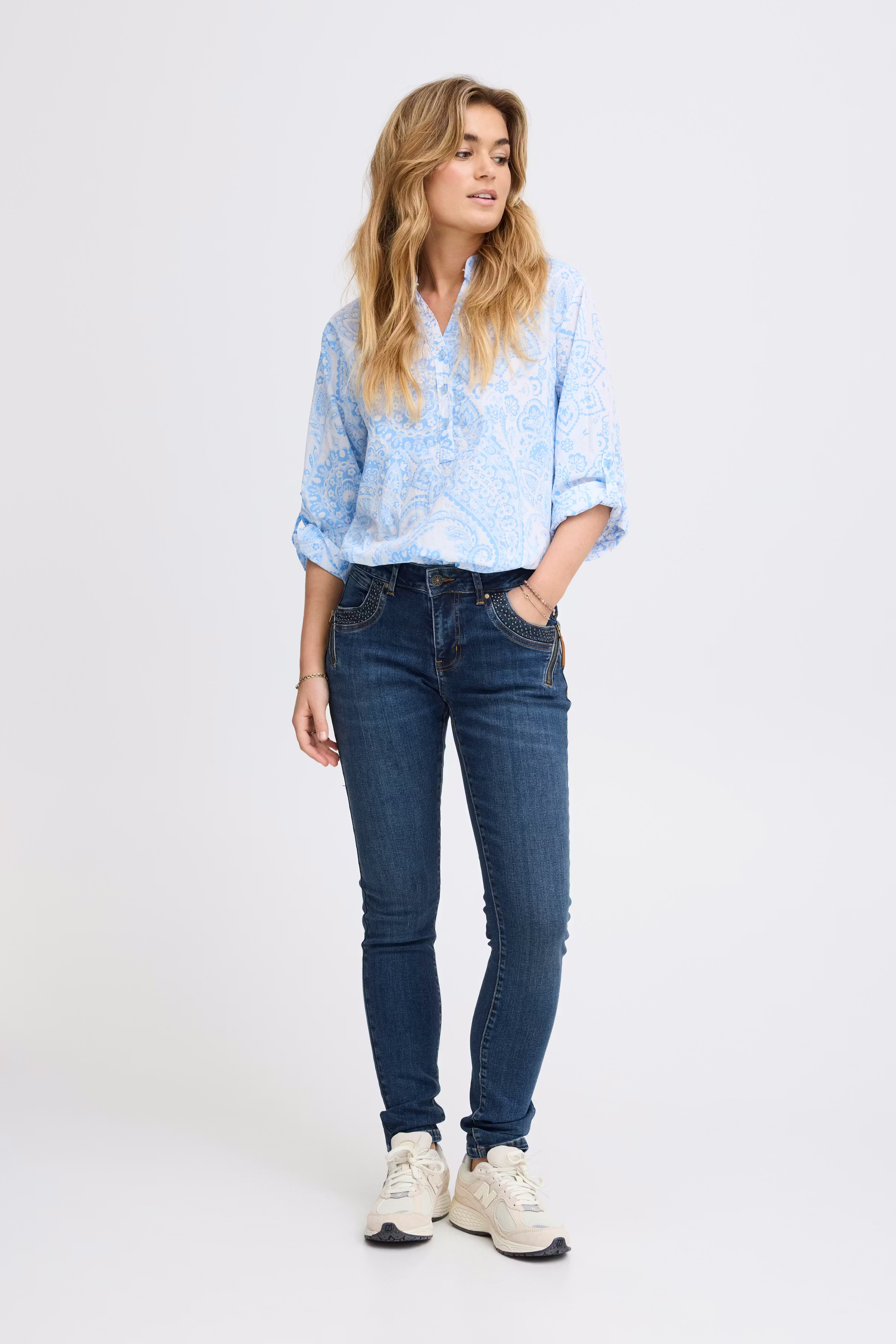 SBYELLOWSTONE Jeans LOOKBOOK FRONT 22100363-203677