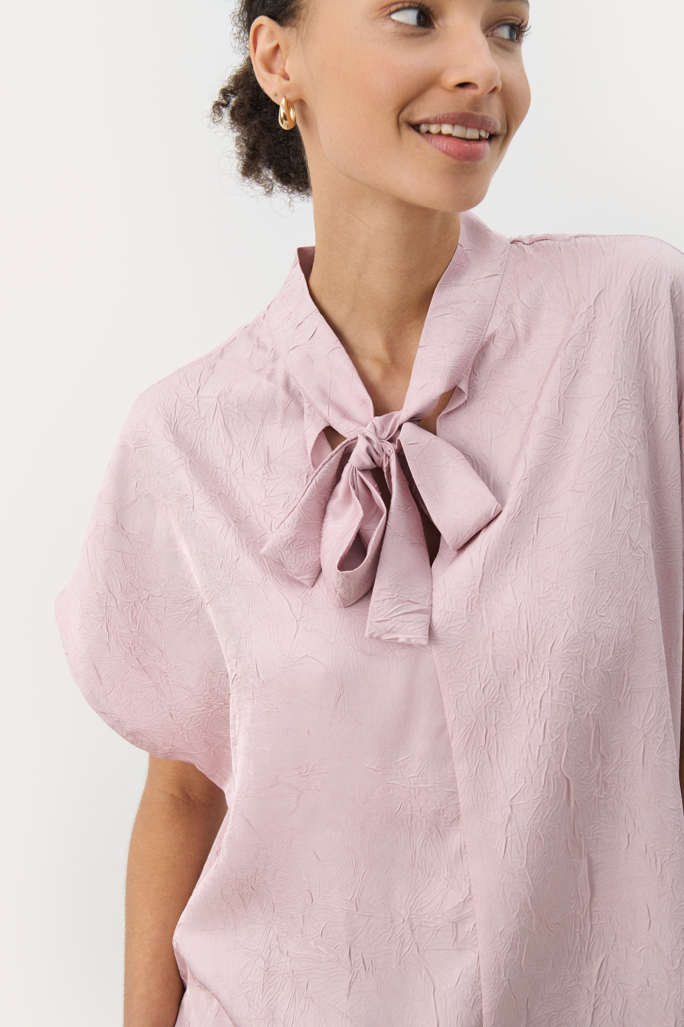 EstefaniaPW Short-sleeved blouse with a bow LOOKBOOK DETAIL 30308490-151905