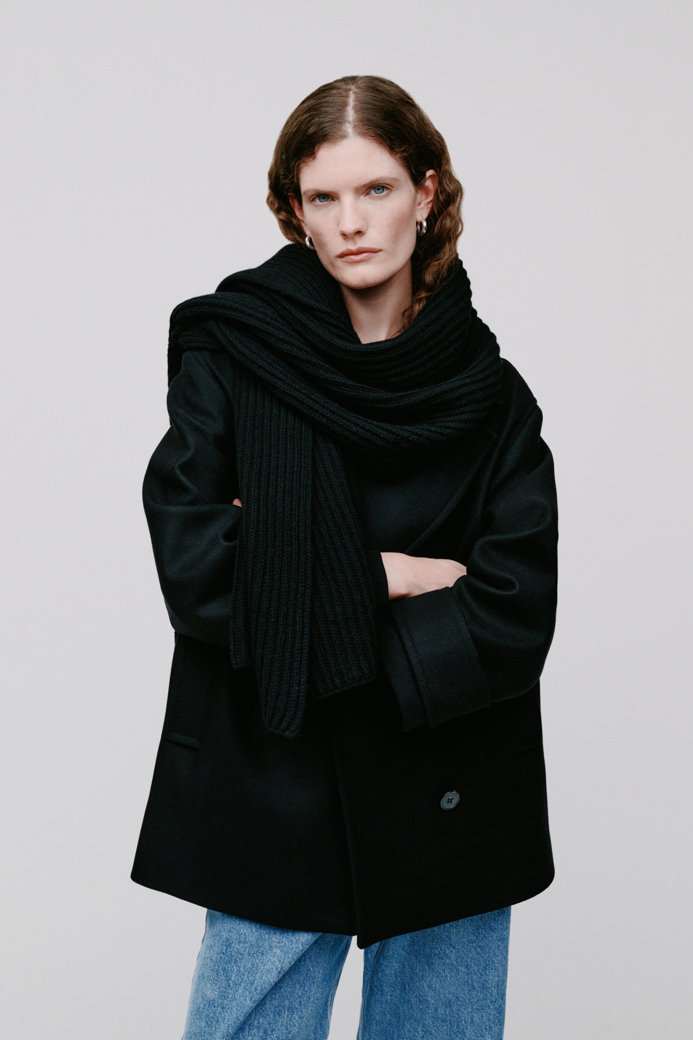 ANGELINA SCARF LOOKBOOK FRONT 30600776-BK999