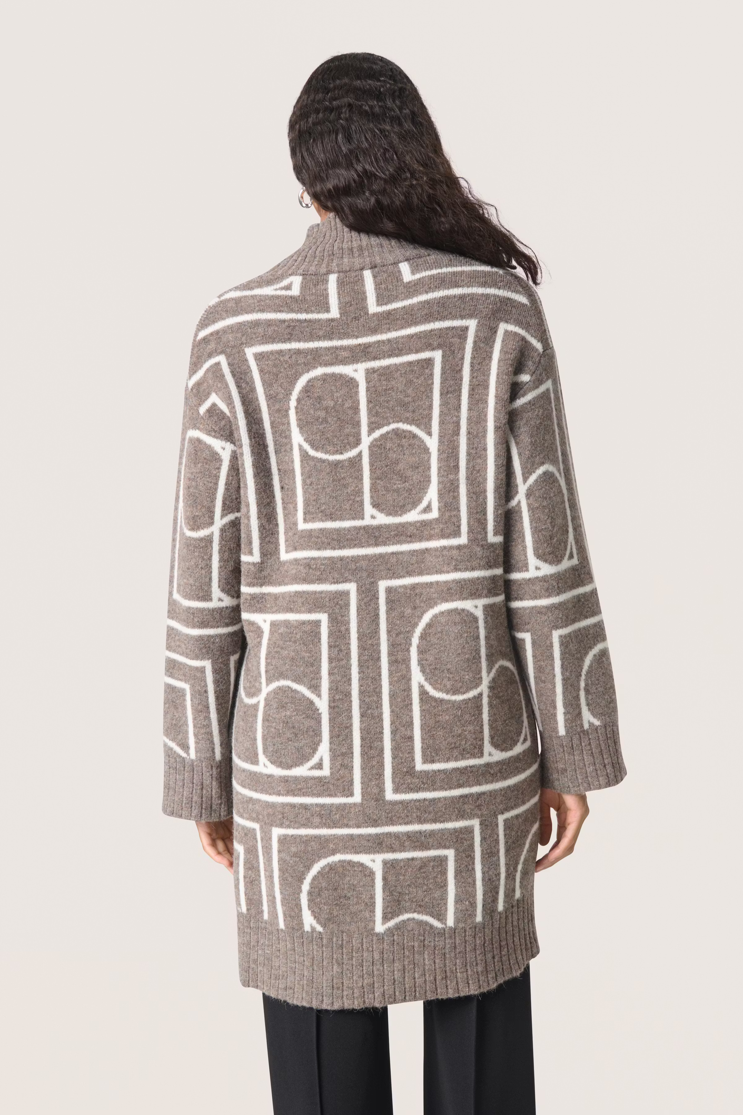 SLHedaya Kjole LOOKBOOK BACK 30407908-303362