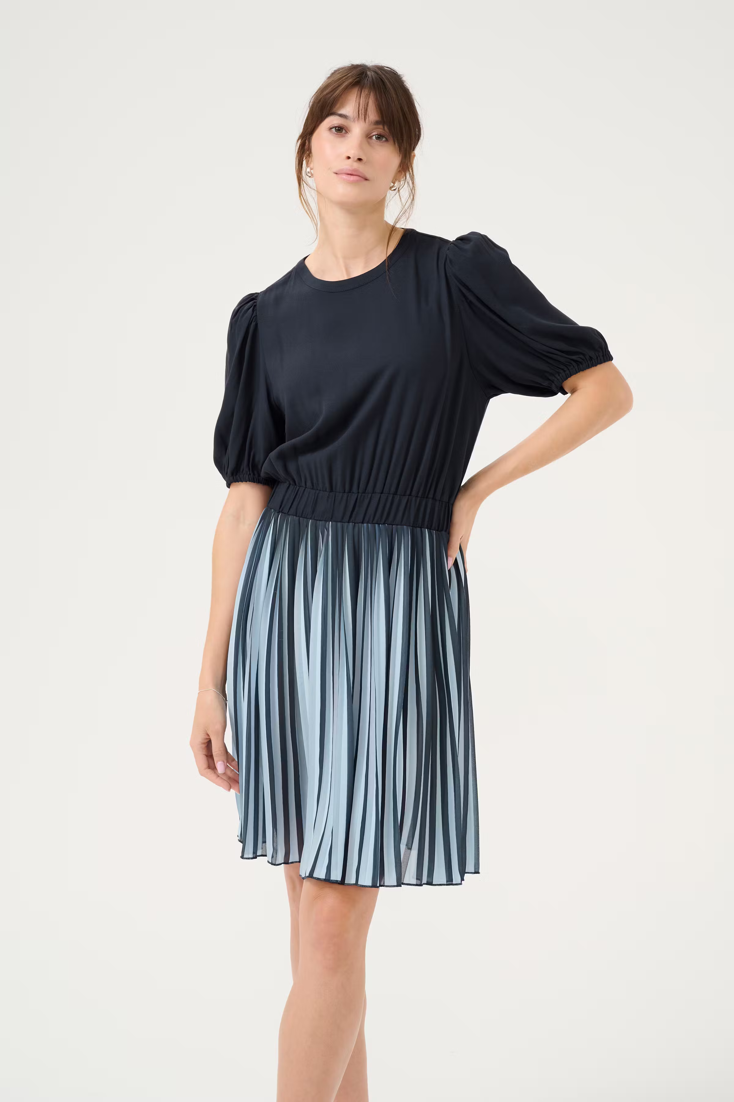 CUcain Dress LOOKBOOK FRONT 50111647-194011