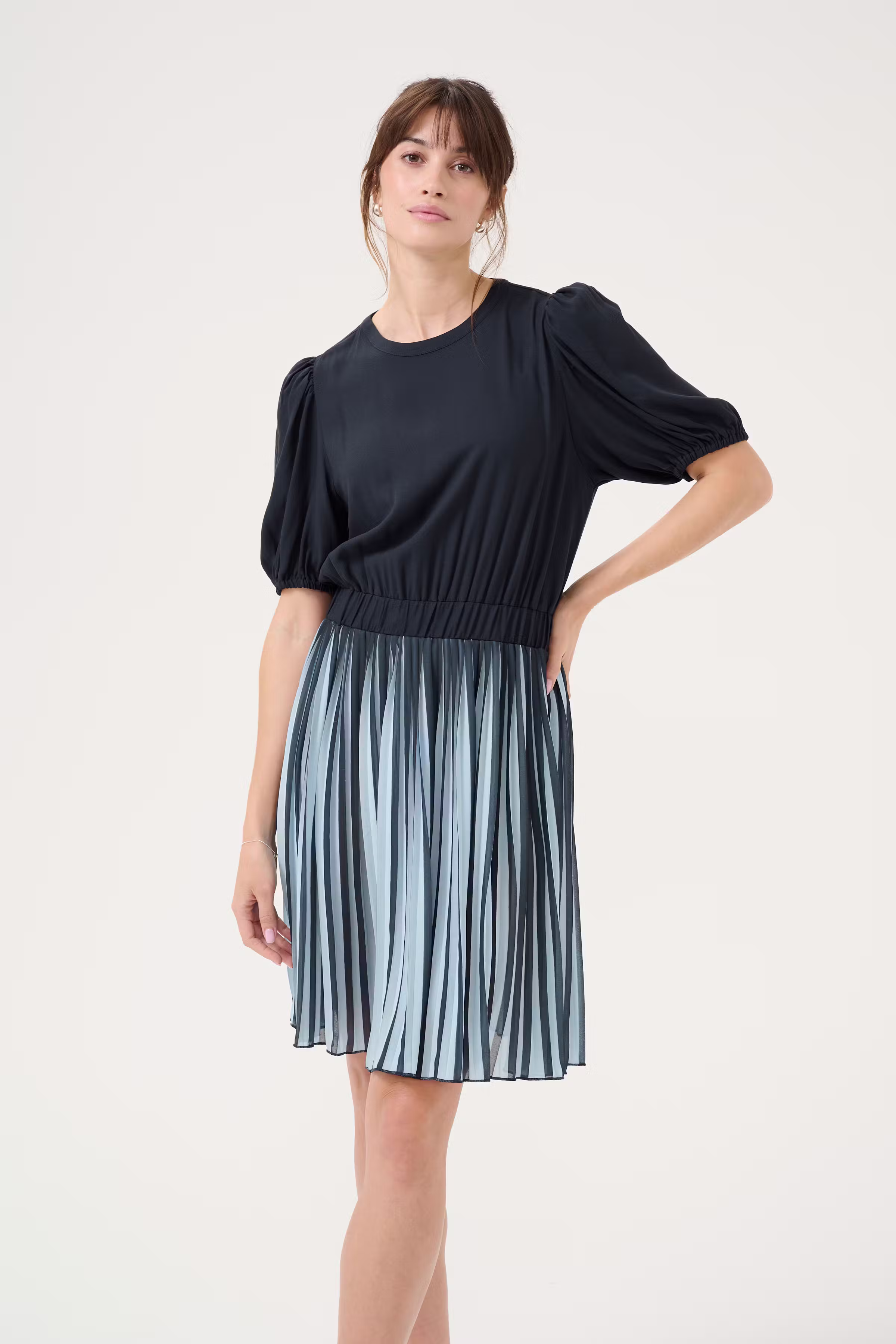 CUcain Kjole LOOKBOOK FRONT 50111647-194011