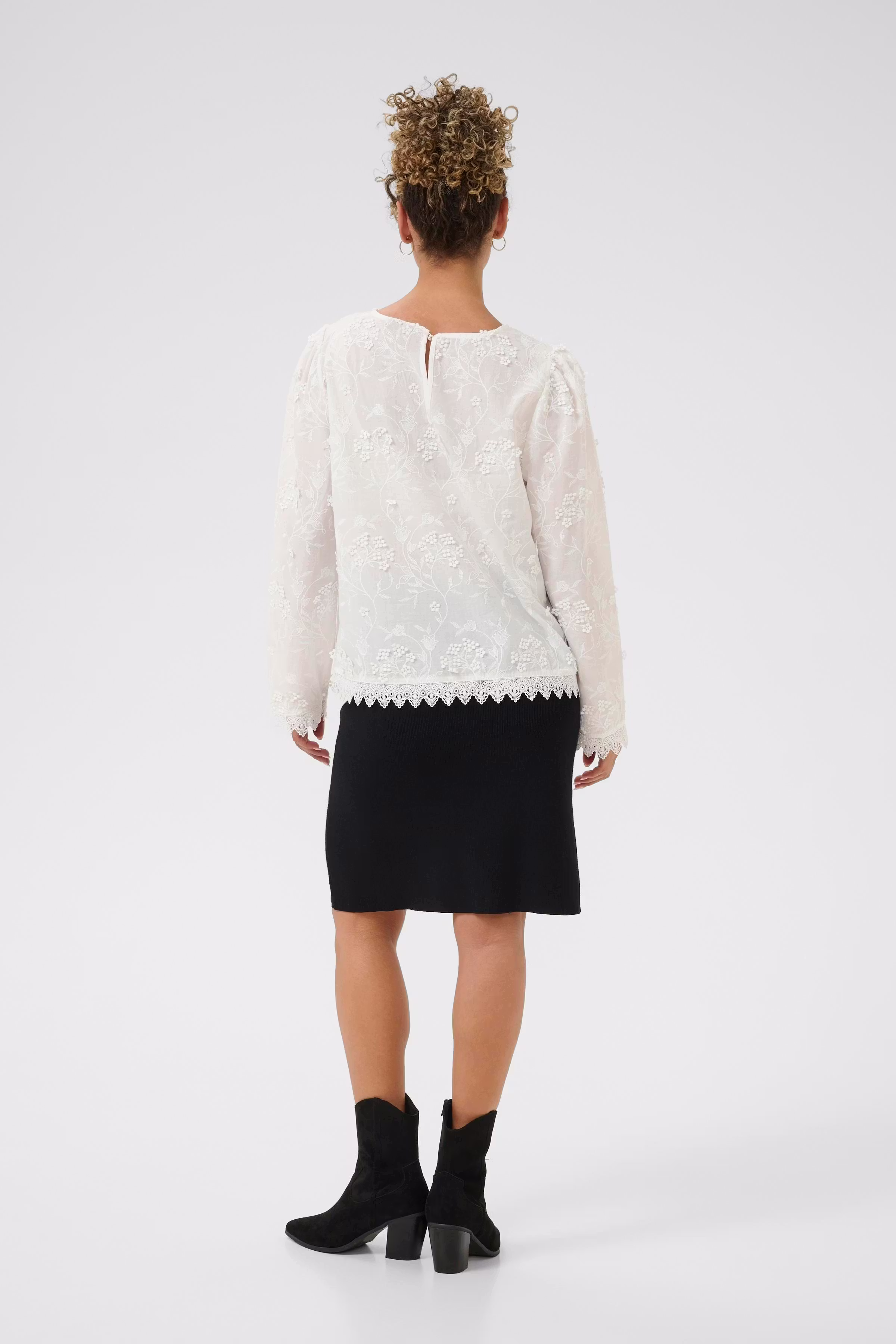 CRHilda Blouse LOOKBOOK BACK 10614155-110602