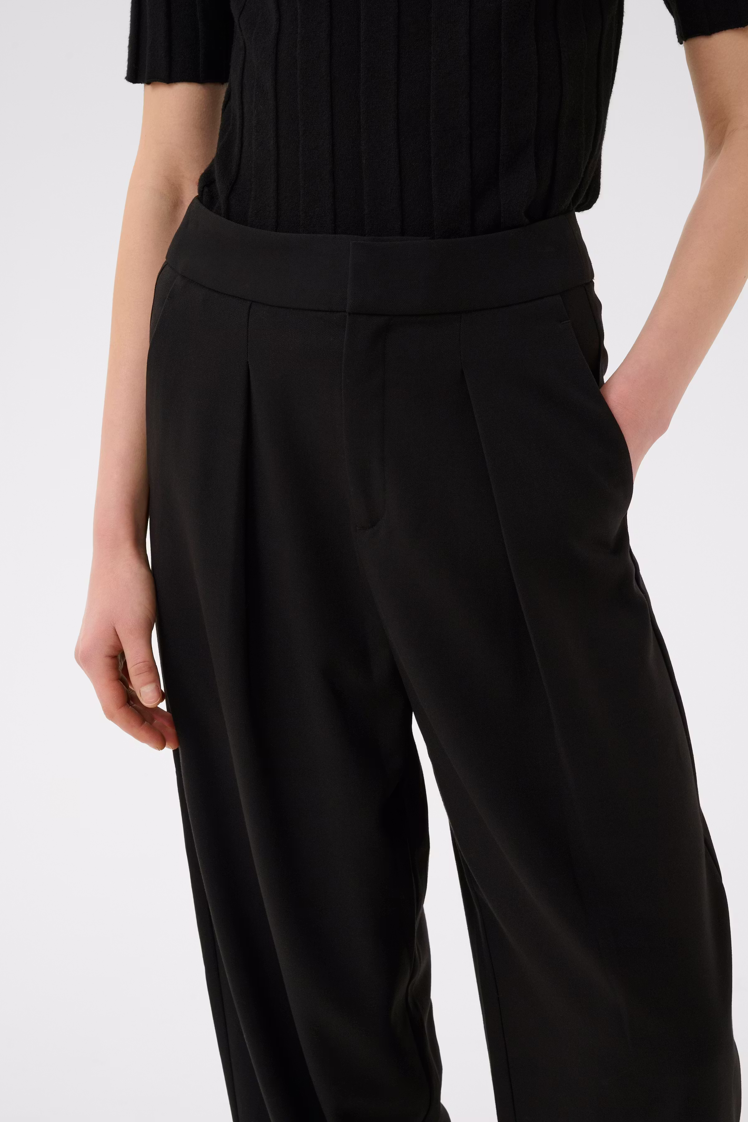 YuktaIW Trousers LOOKBOOK DETAIL 30111165-194008
