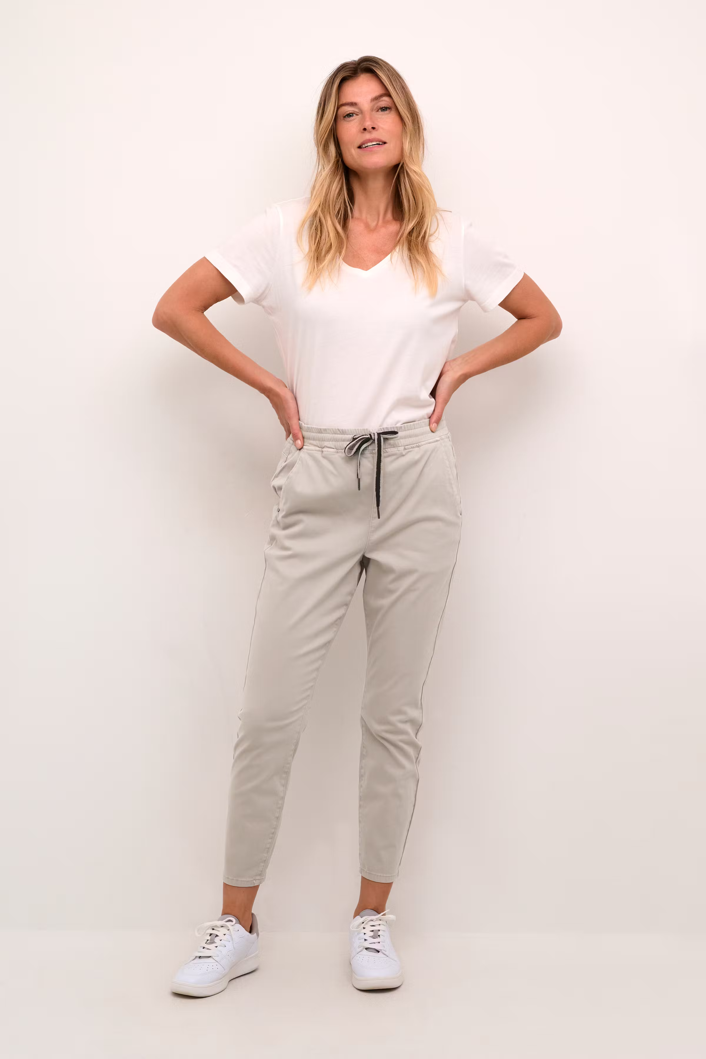 CRDonne Trousers LOOKBOOK FRONT 10613551-161305