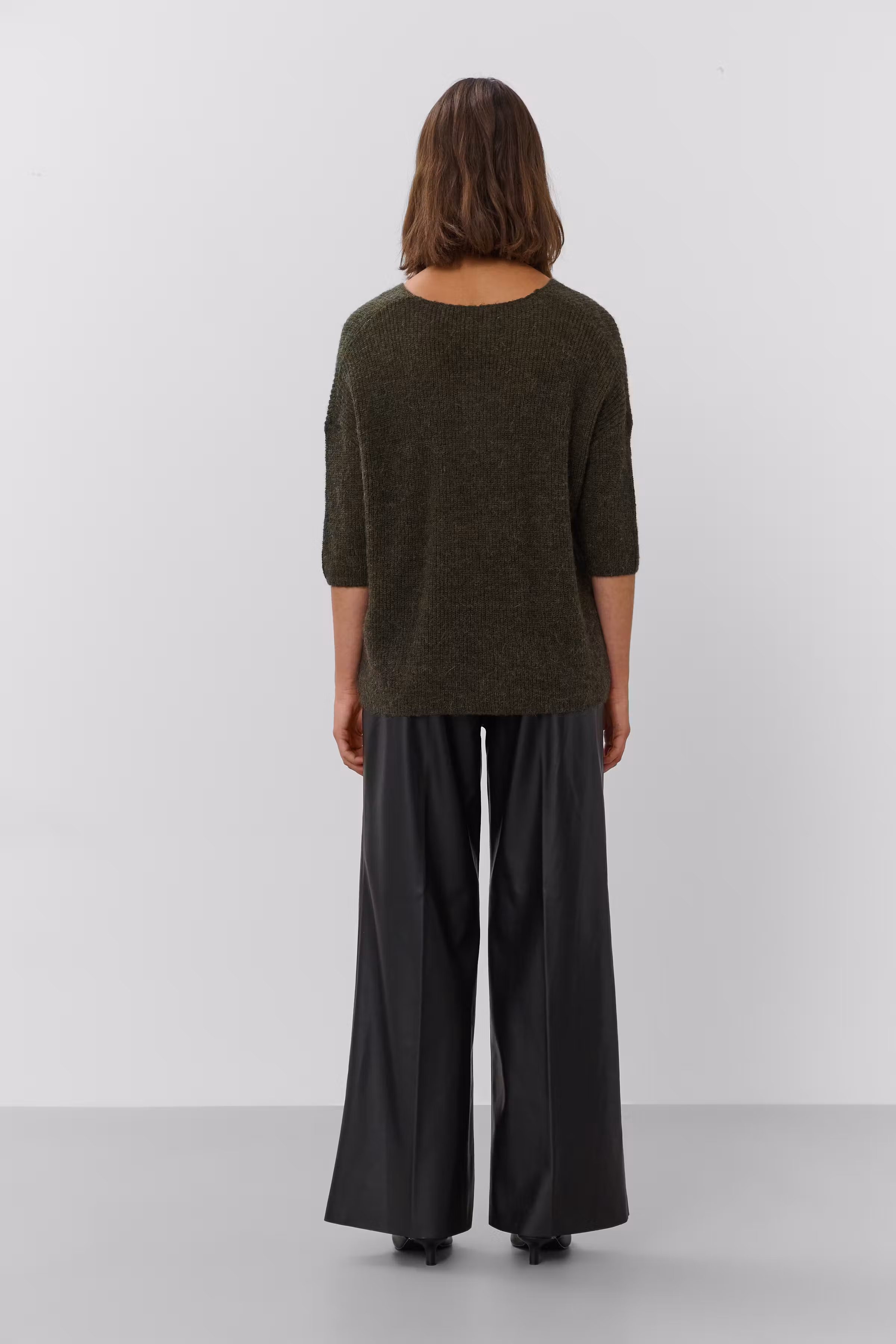 Tuesday Pullover LOOKBOOK BACK 30400427-190509