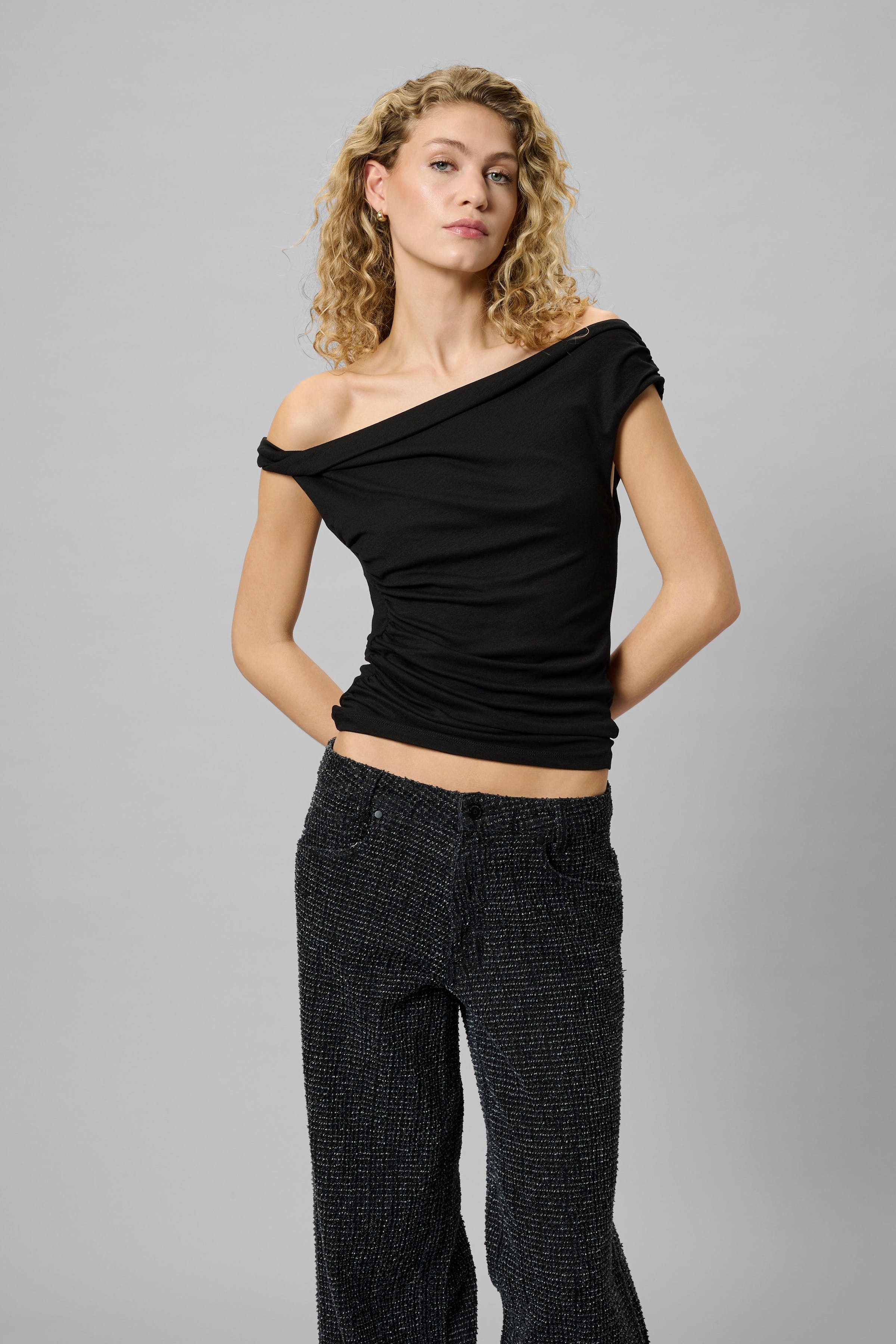 GiggoMW Top LOOKBOOK FRONT 10704922-100031