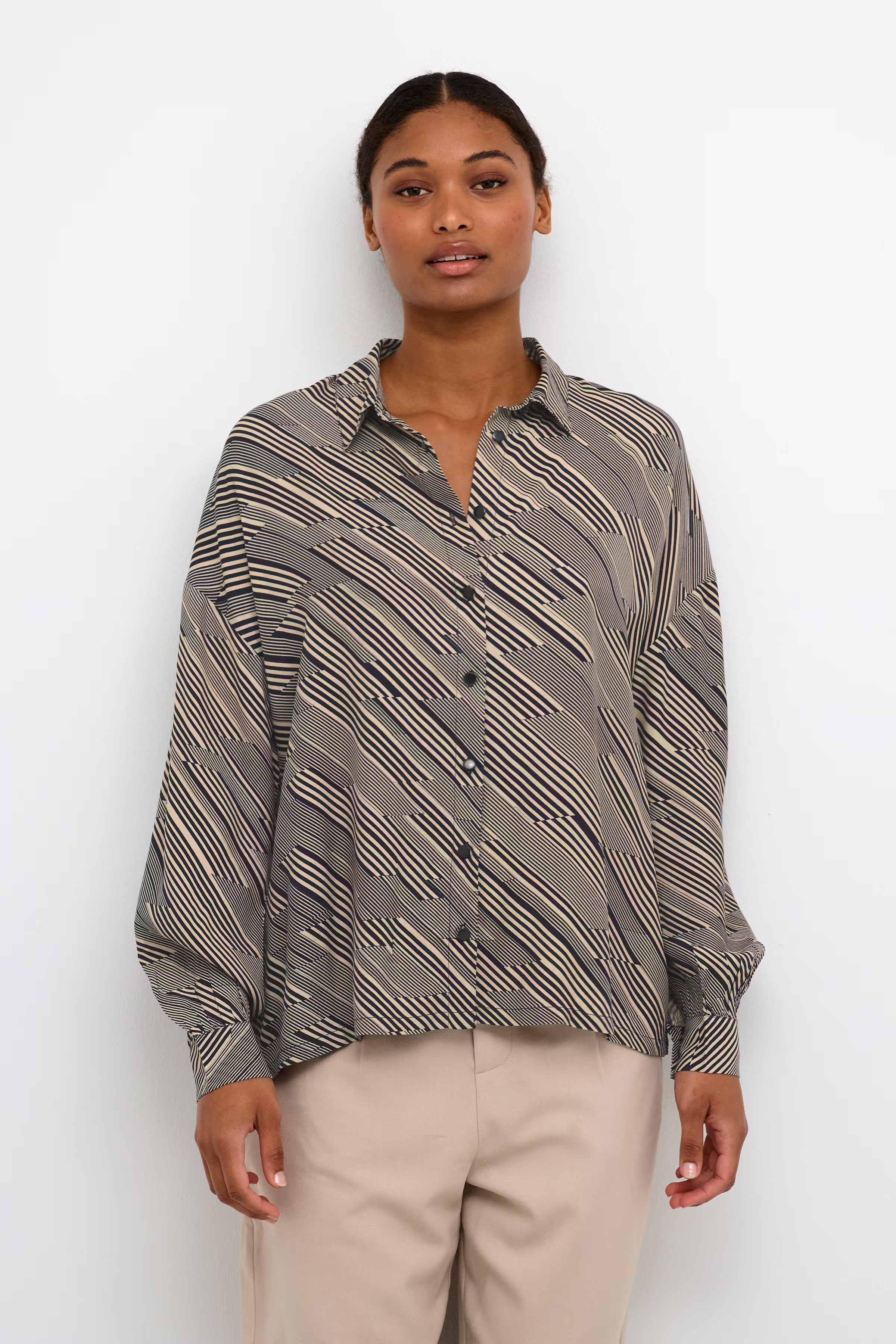 KAharper Skjorte LOOKBOOK FRONT 10508189-105276