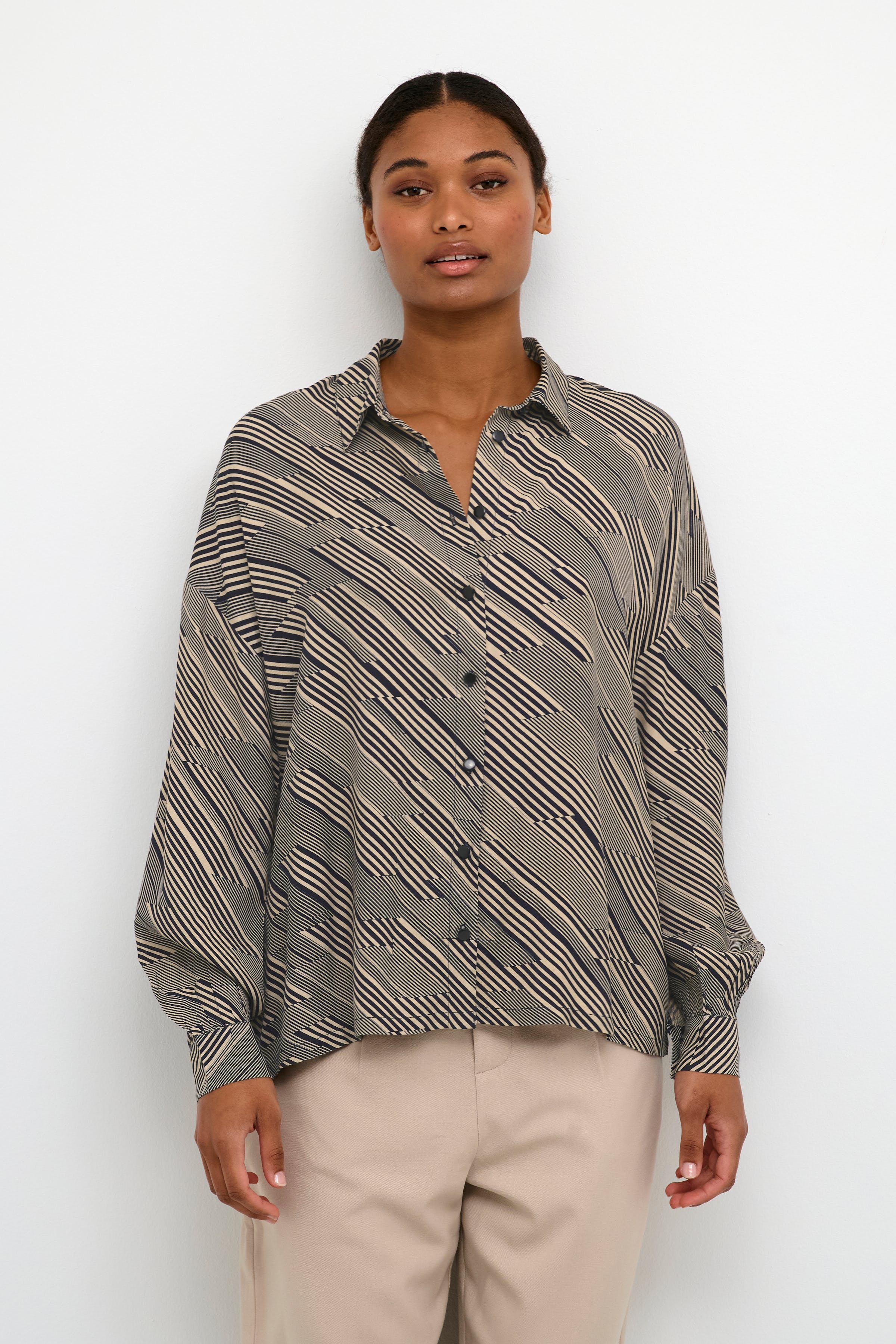 KAharper Skjorte LOOKBOOK FRONT 10508189-105276