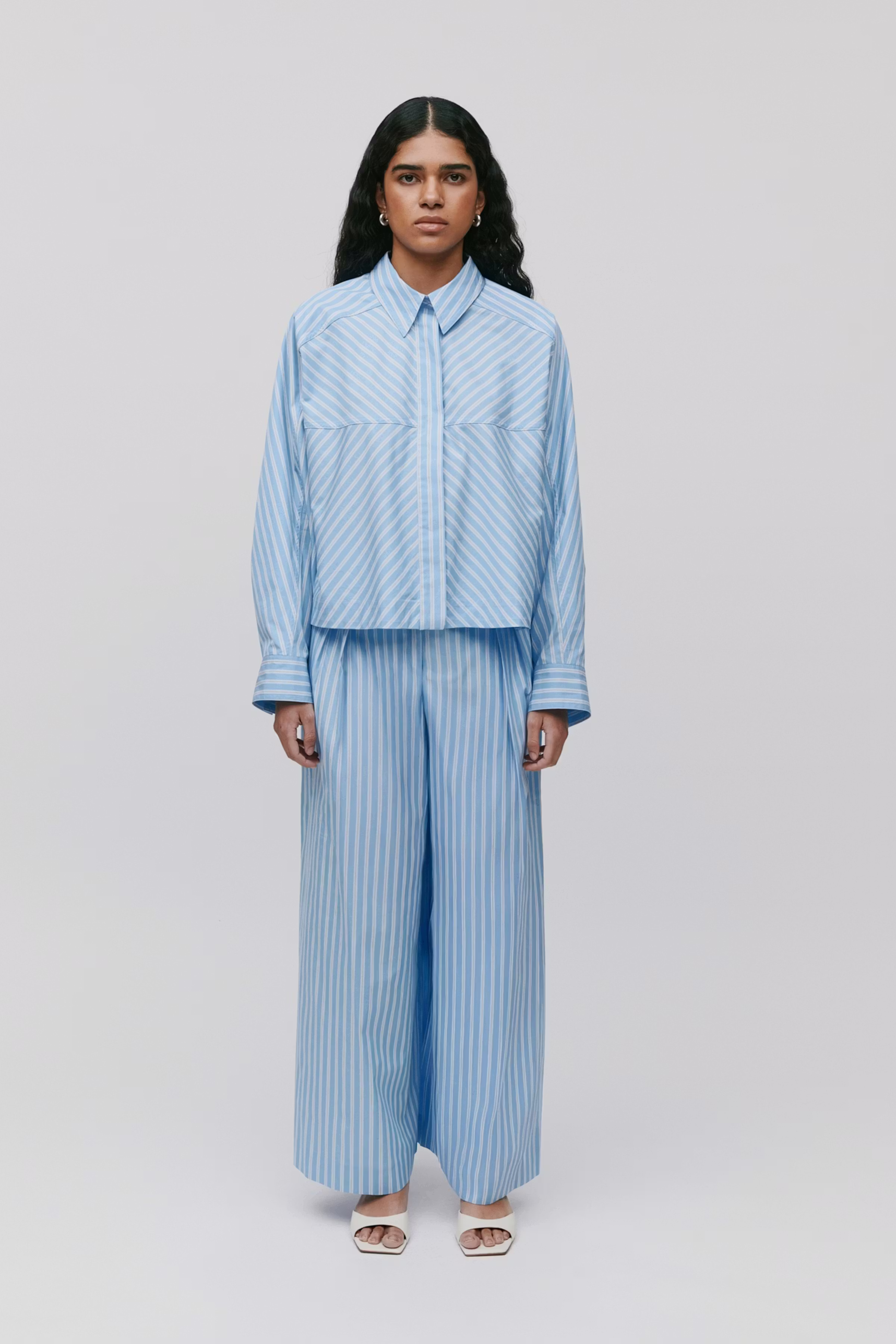 BRITTNEY Bluse LOOKBOOK FRONT 30600482-MC2152