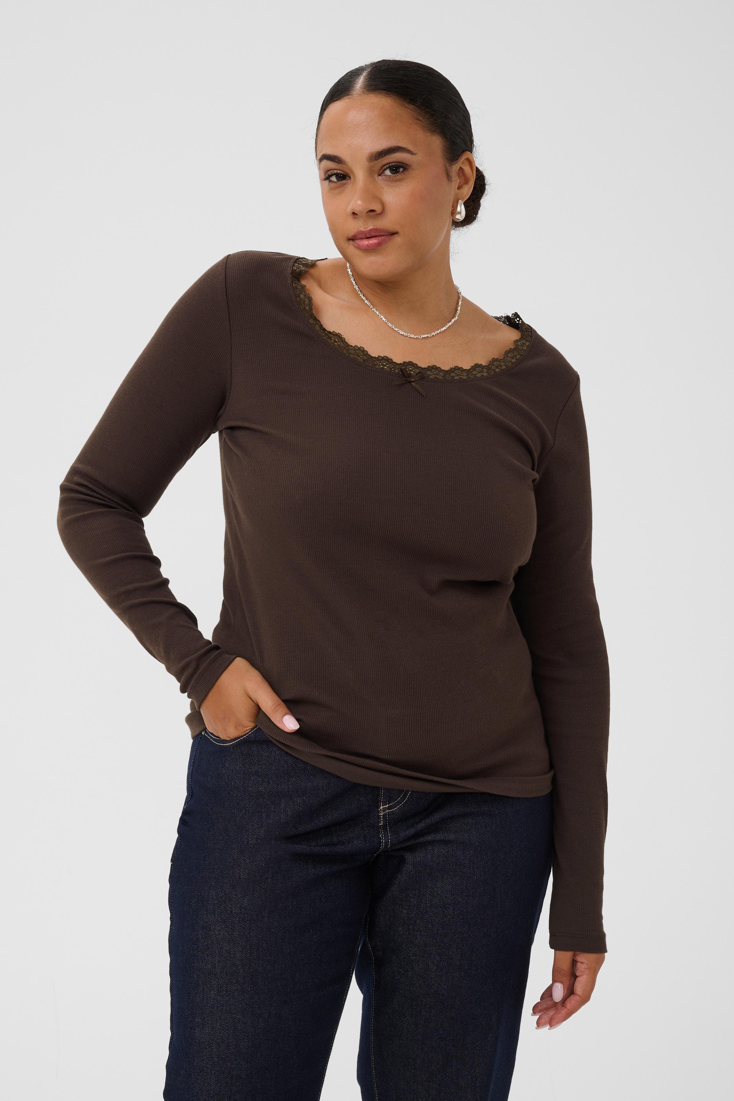 KCbritt T-shirt LOOKBOOK FRONT 10583314-190915