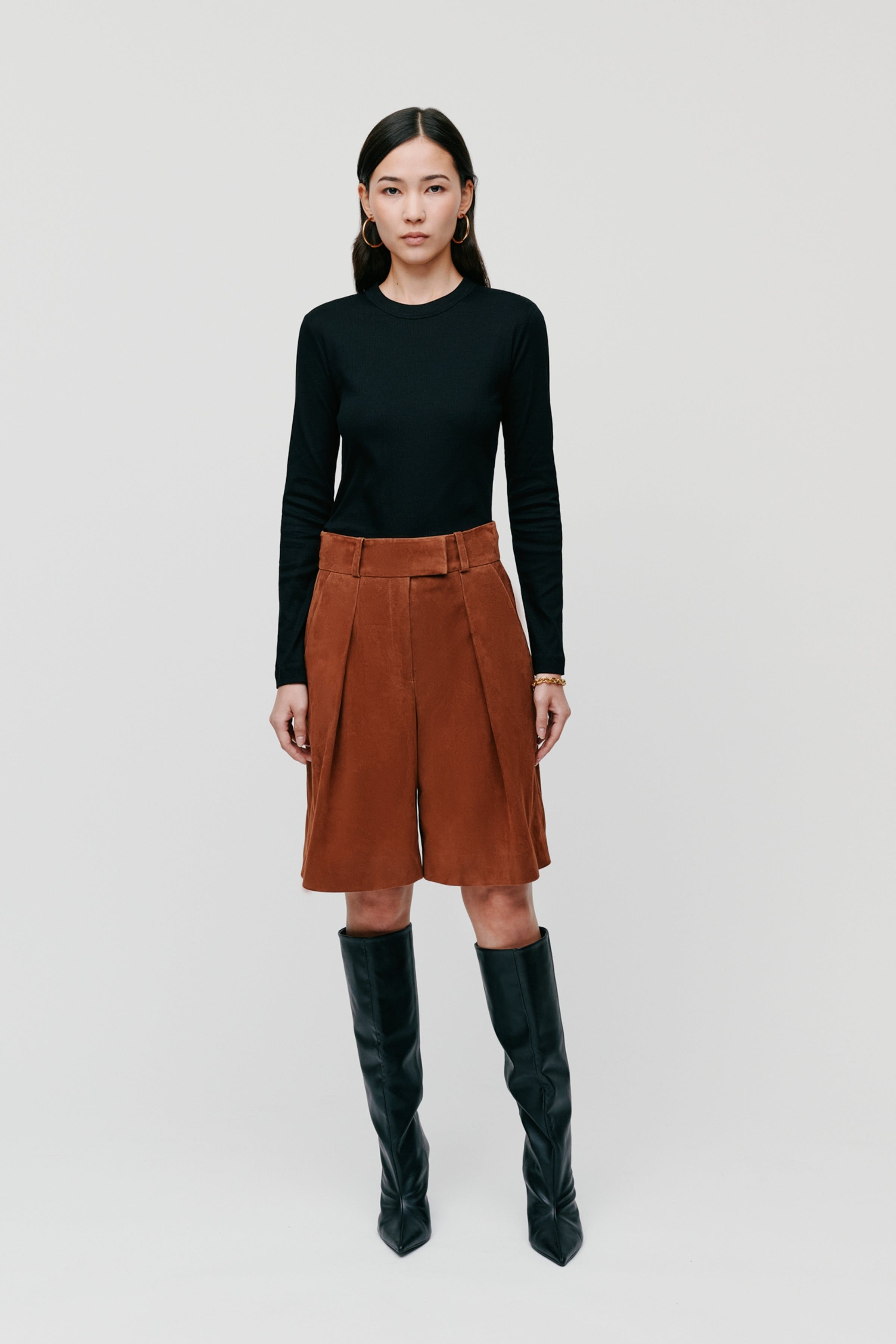 LEA Shorts LOOKBOOK FRONT 30600759-BR228