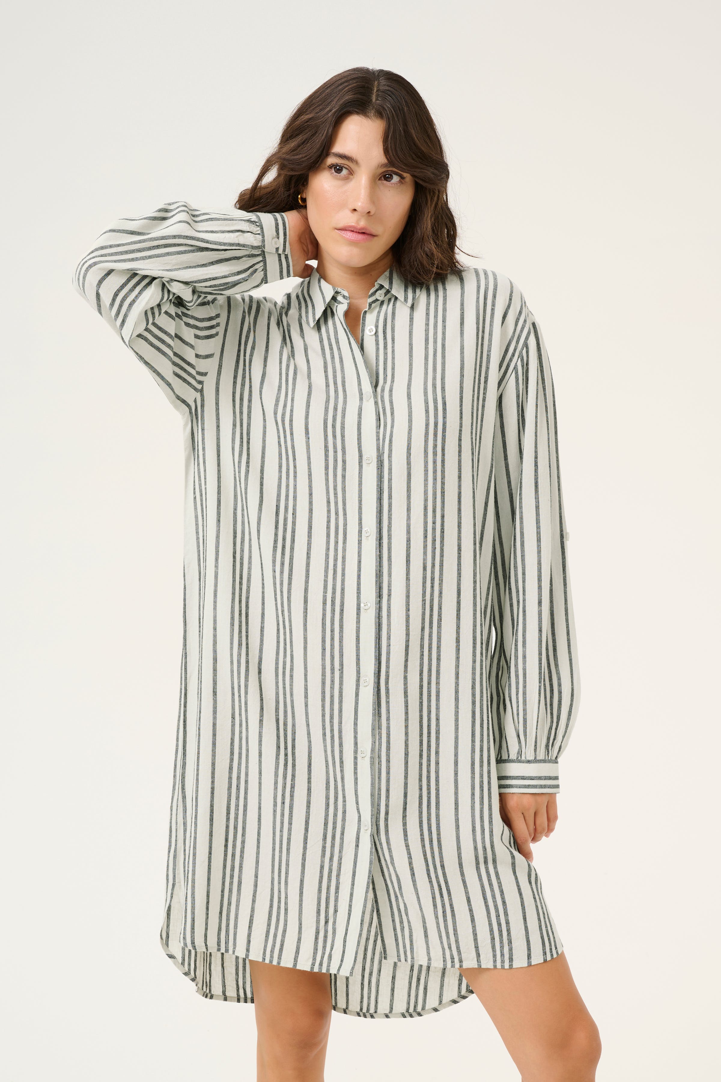 KAmilia Leinenhemd LOOKBOOK FRONT 10508311-107124