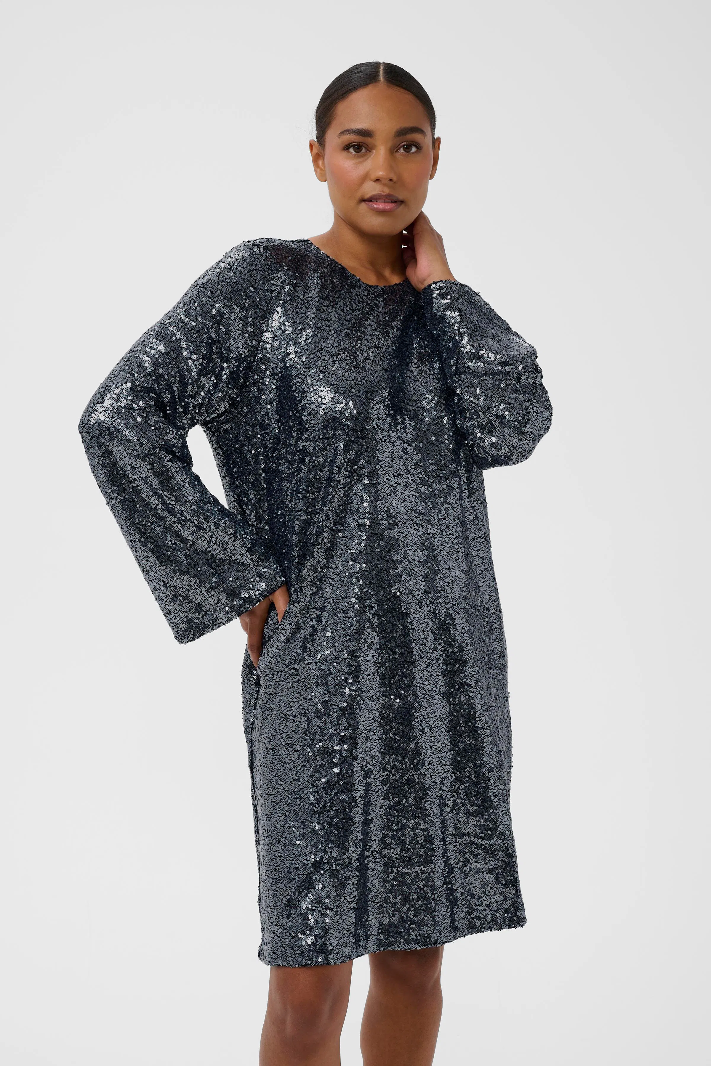 KAlau Kjole LOOKBOOK FRONT 10510995-108670