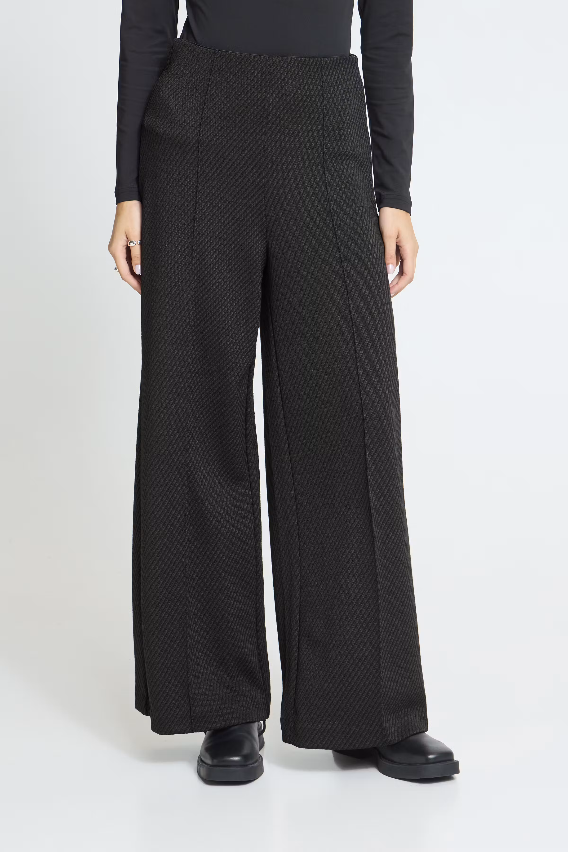 IHKATE Trousers LOOKBOOK FRONT 20125262-900012965