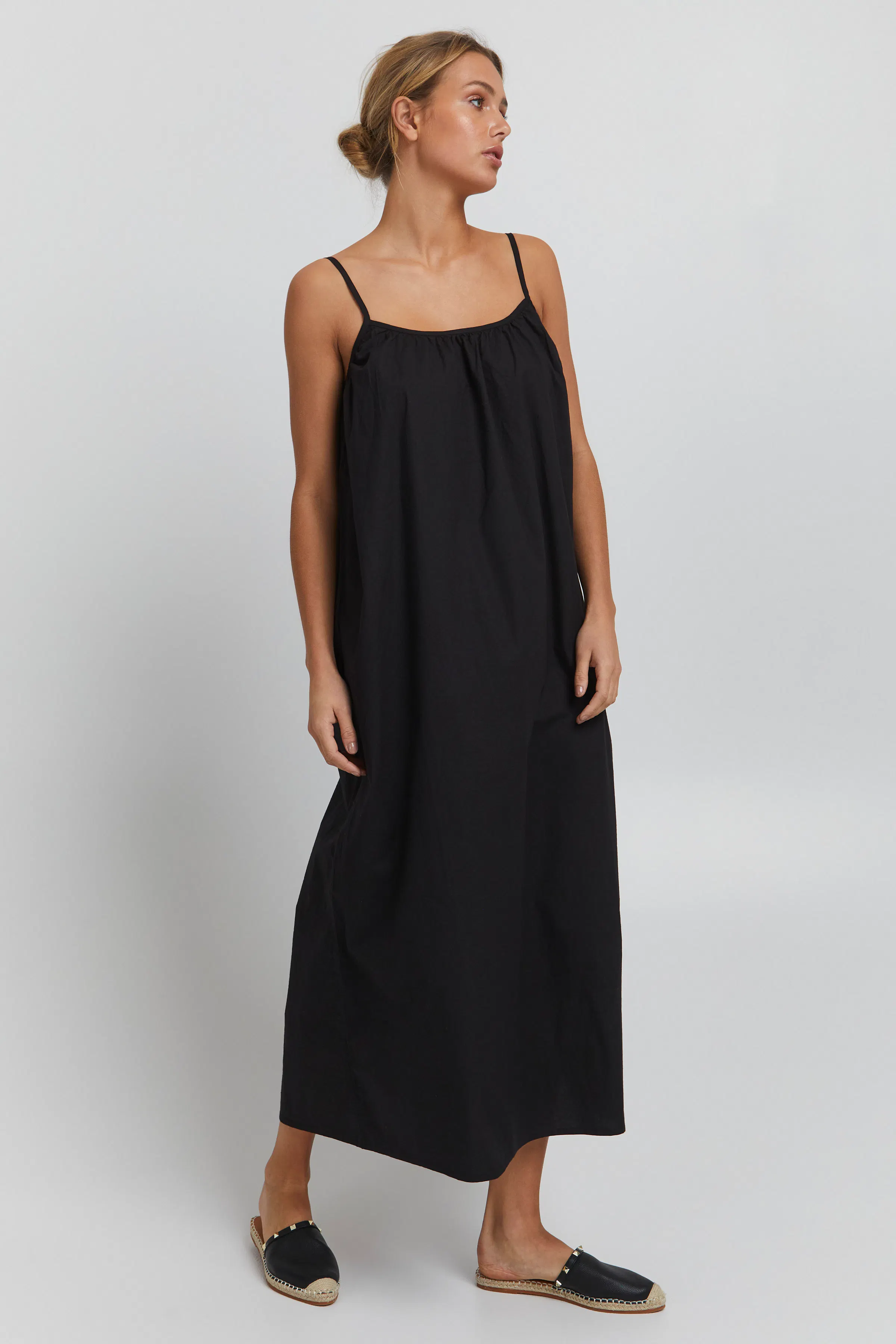 IXPERILLA Kjole LOOKBOOK FRONT 20117883-194008