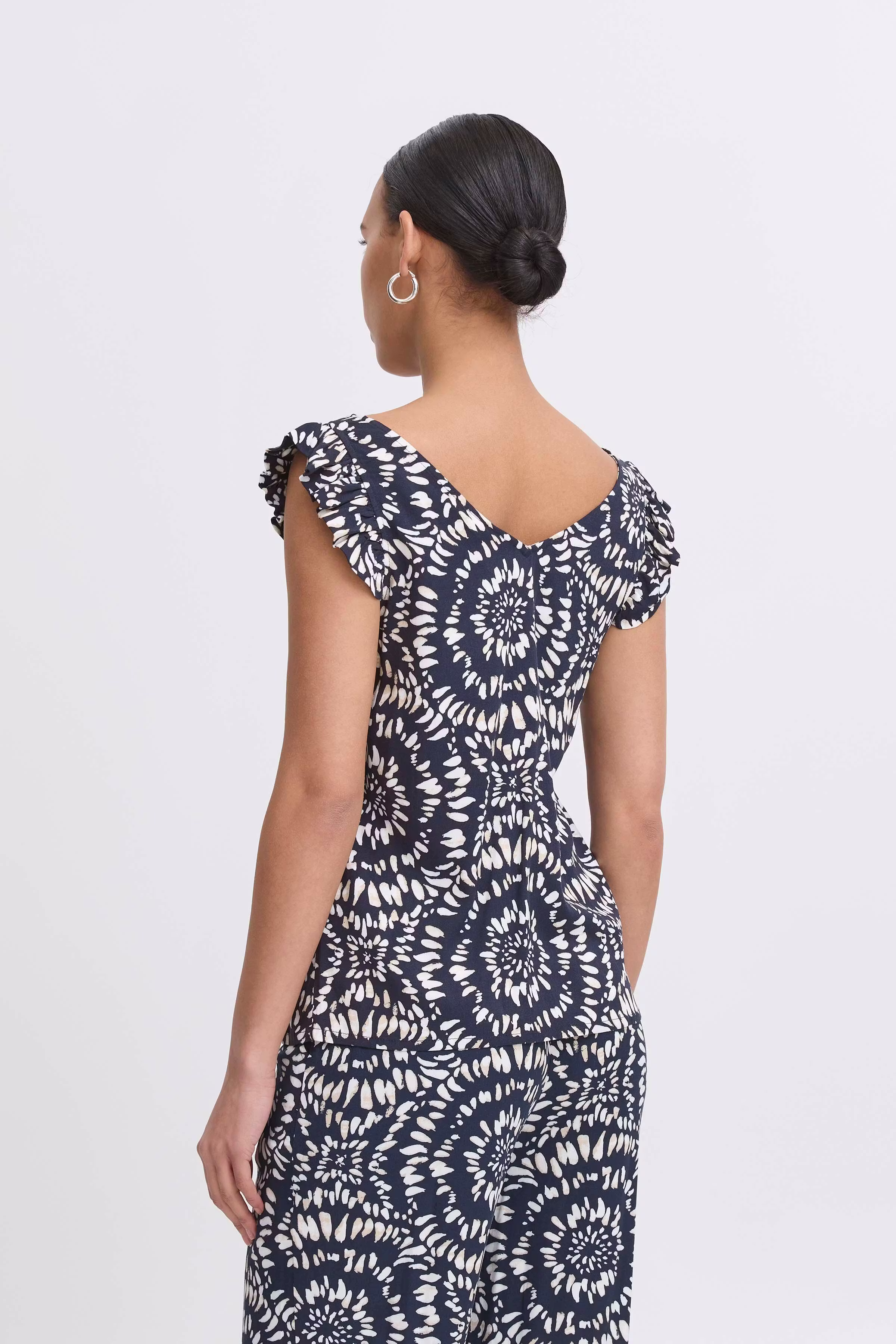 IHAYA Top LOOKBOOK BACK 20123322-204613